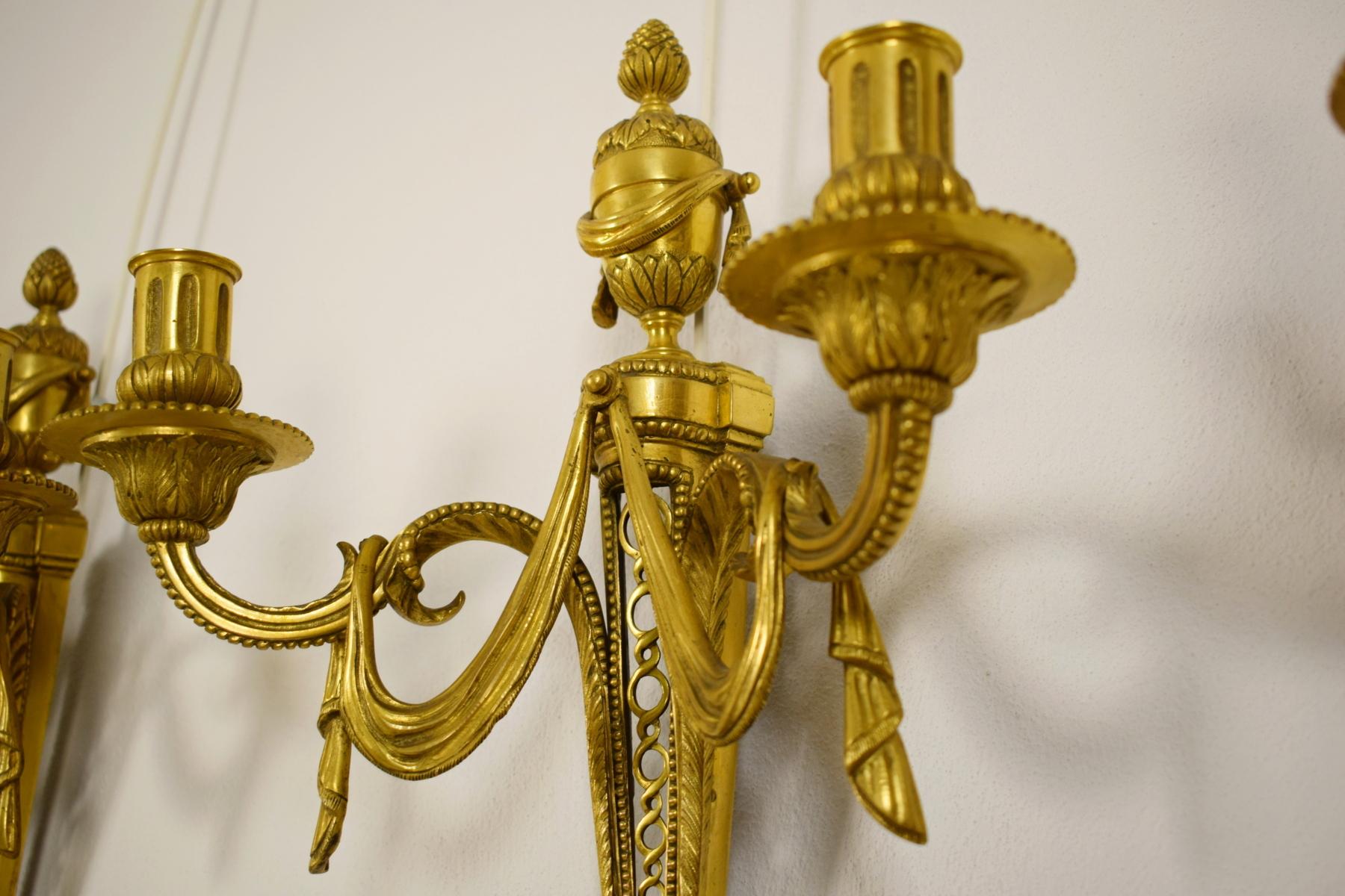 19th Century Louis XVI Style, Chiseled Gilded Bronze Set of 6 Appliques 1