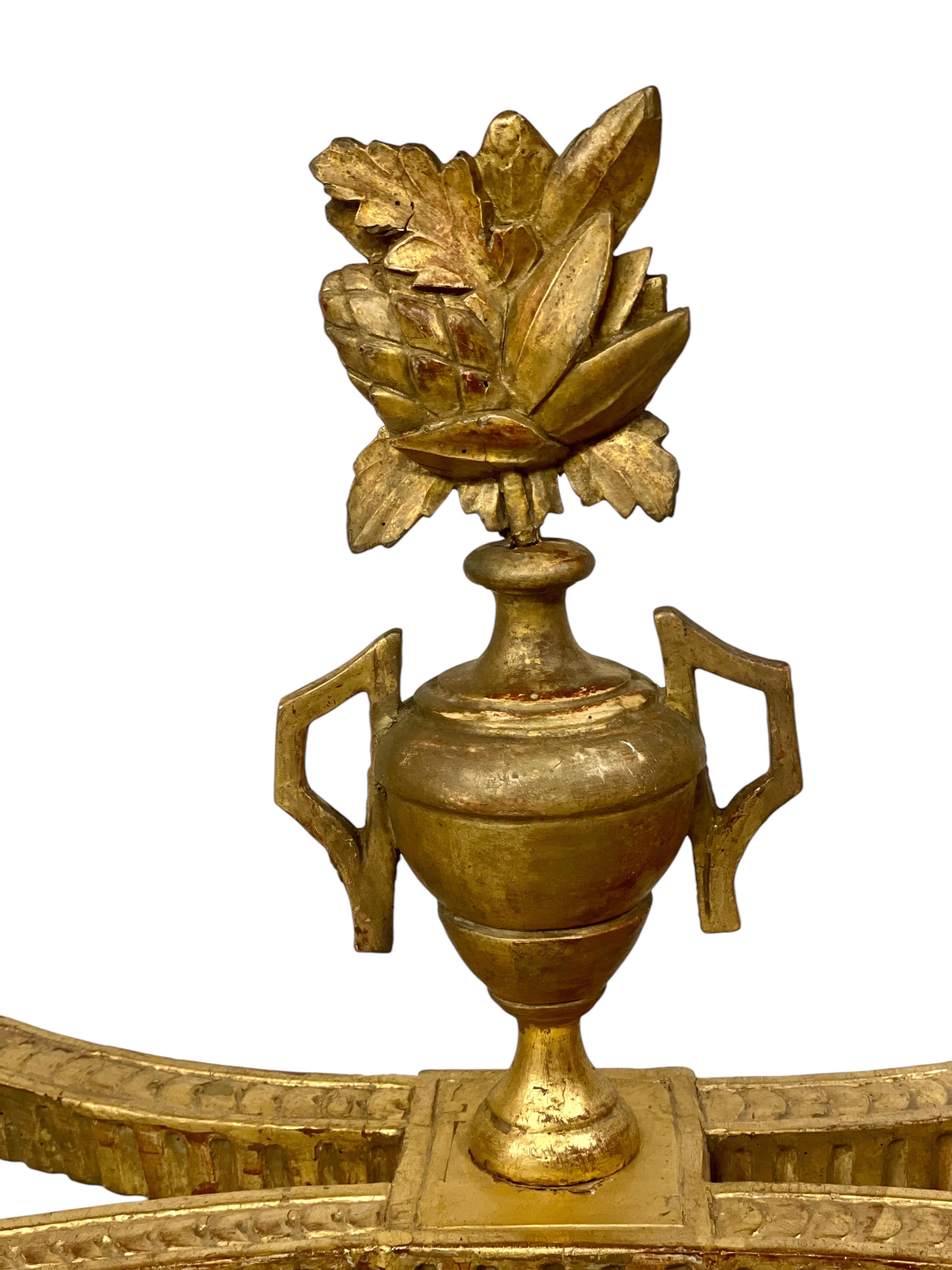 Console en bois doré Demi Lune de style Louis XVI du 19ème siècle en vente 5