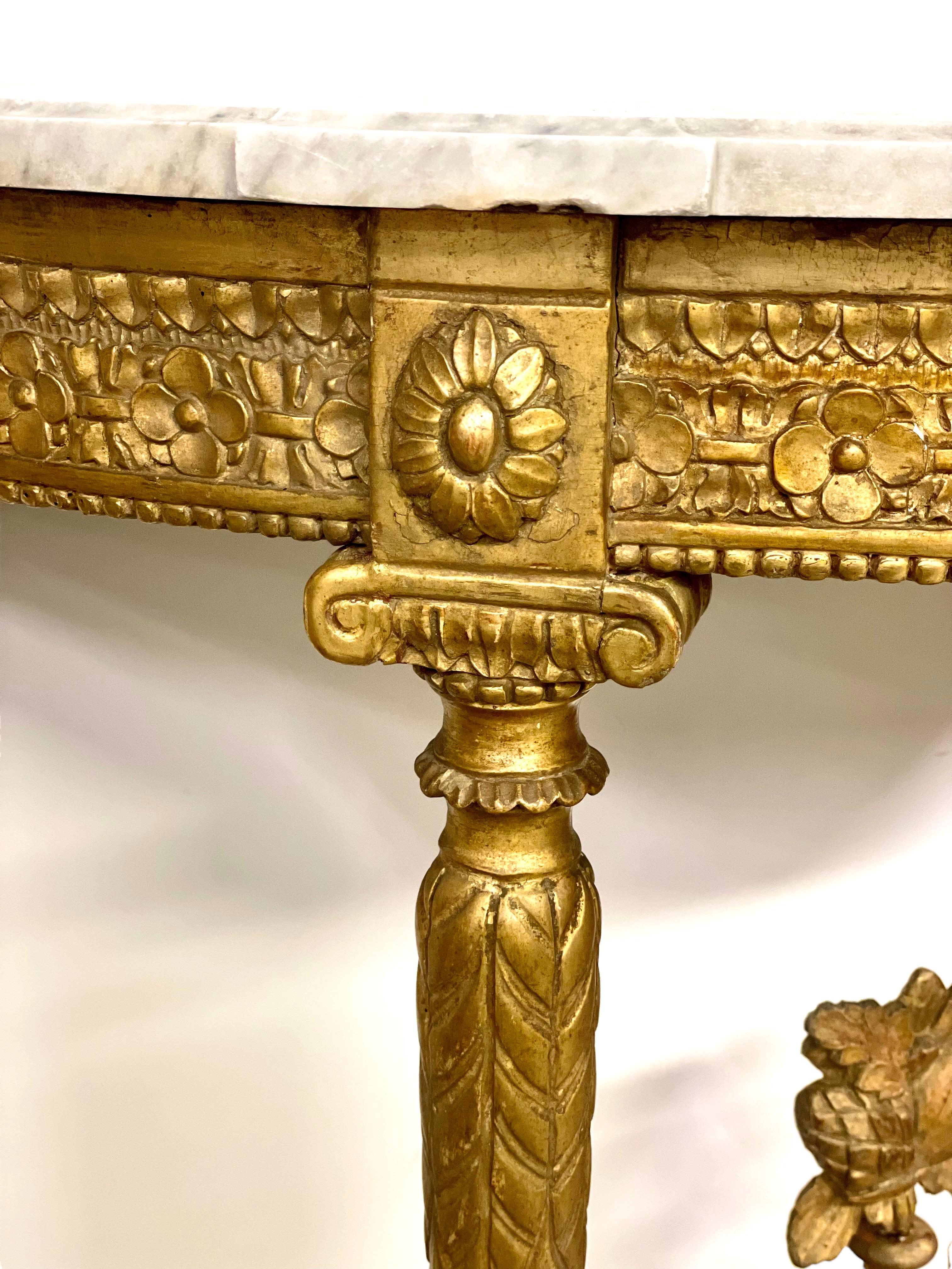 Console en bois doré Demi Lune de style Louis XVI du 19ème siècle en vente 6