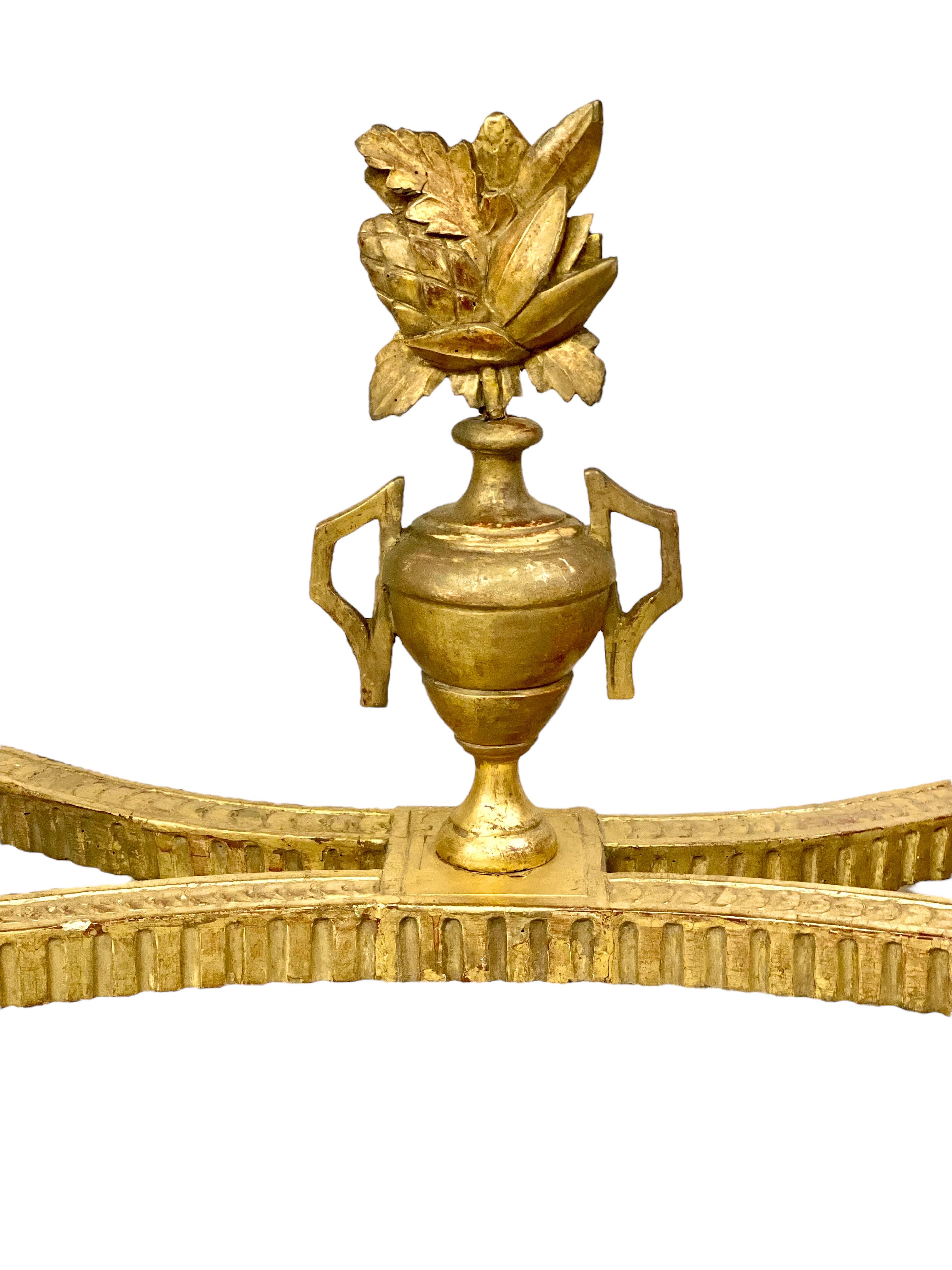 Français Console en bois doré Demi Lune de style Louis XVI du 19ème siècle en vente