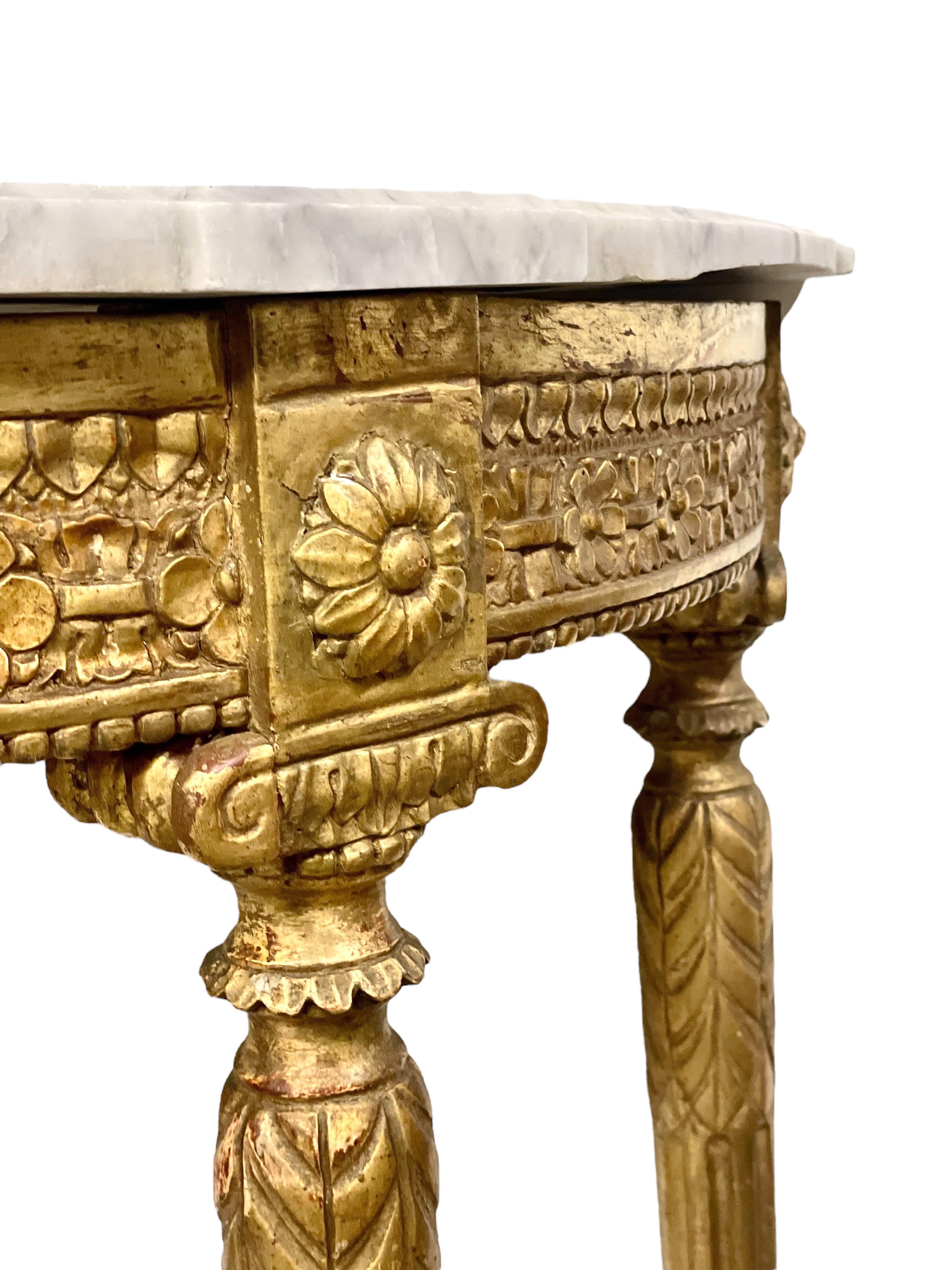 Console en bois doré Demi Lune de style Louis XVI du 19ème siècle en vente 3