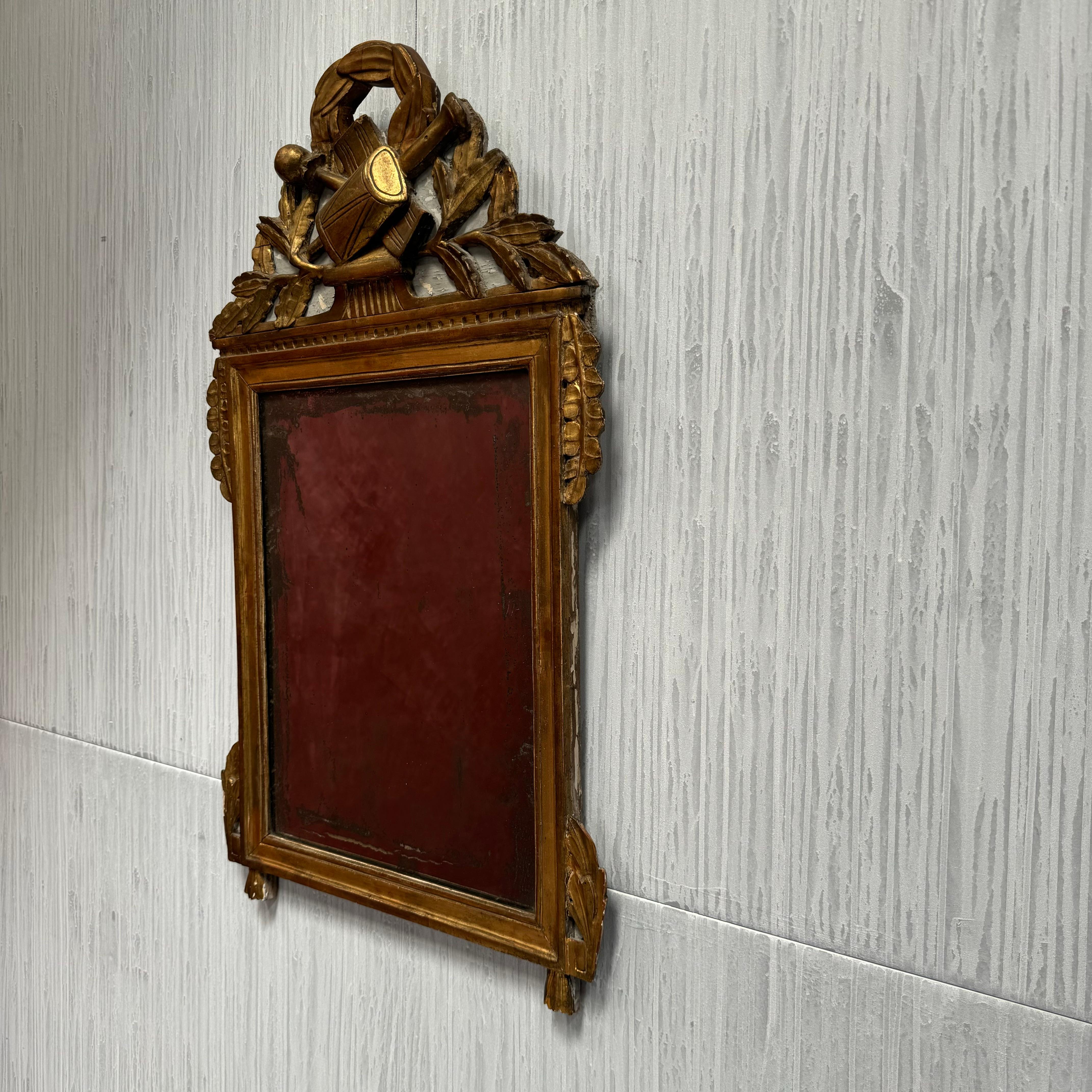Französischer vergoldeter Braut-/Hochzeitsspiegel im Louis-XVI-Stil des späten 19.
Original Vergoldete Oberfläche und Spiegelplatte
In gutem Zustand