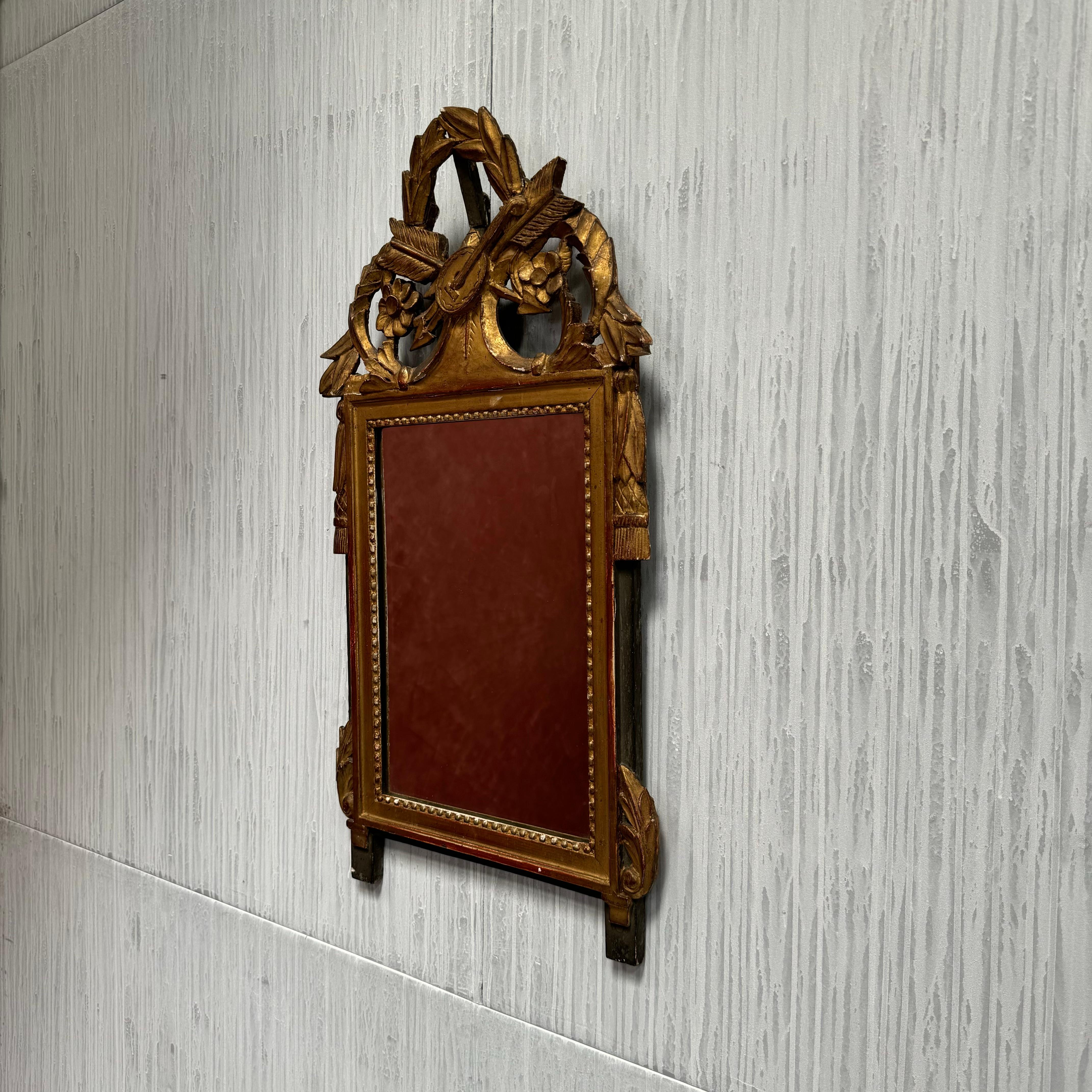 Specchio nuziale in legno dorato francese in stile Luigi XVI della fine del XIX secolo
Superficie originale in legno dorato e piastra a specchio
In buone condizioni
