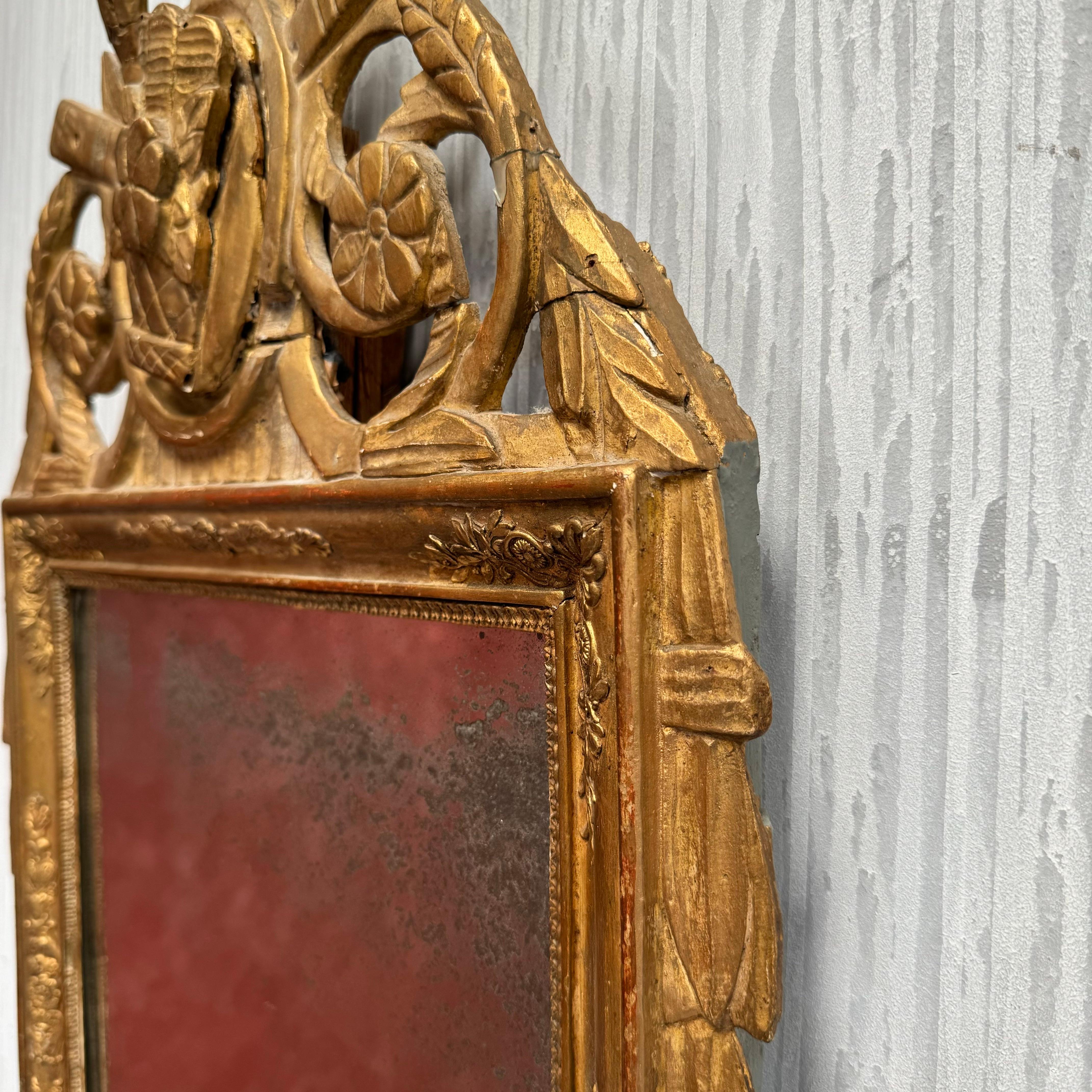 Intagliato a mano Specchio da sposa francese in legno dorato del XIX secolo in stile Luigi XVI in vendita