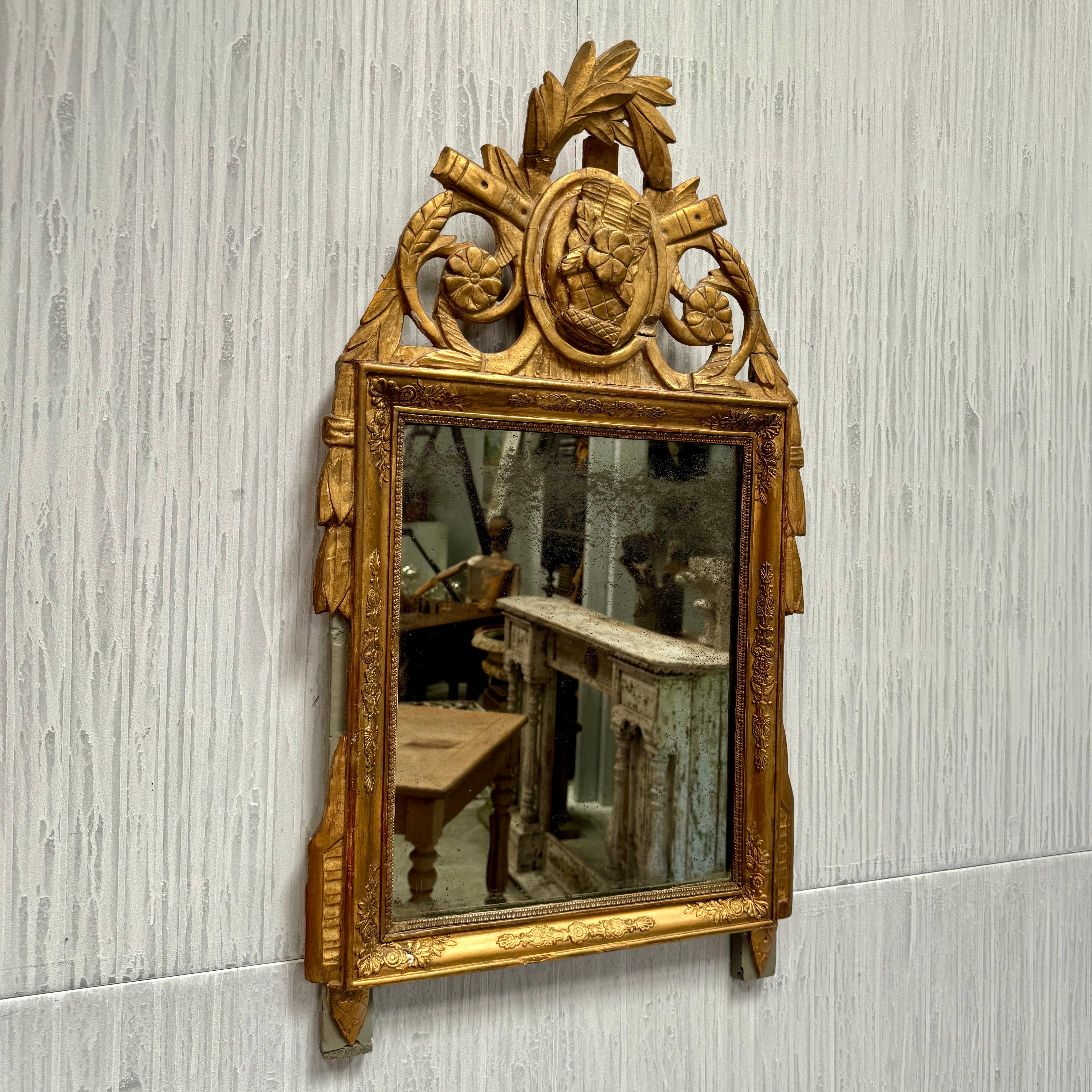 Specchio da sposa francese in legno dorato del XIX secolo in stile Luigi XVI in vendita 2