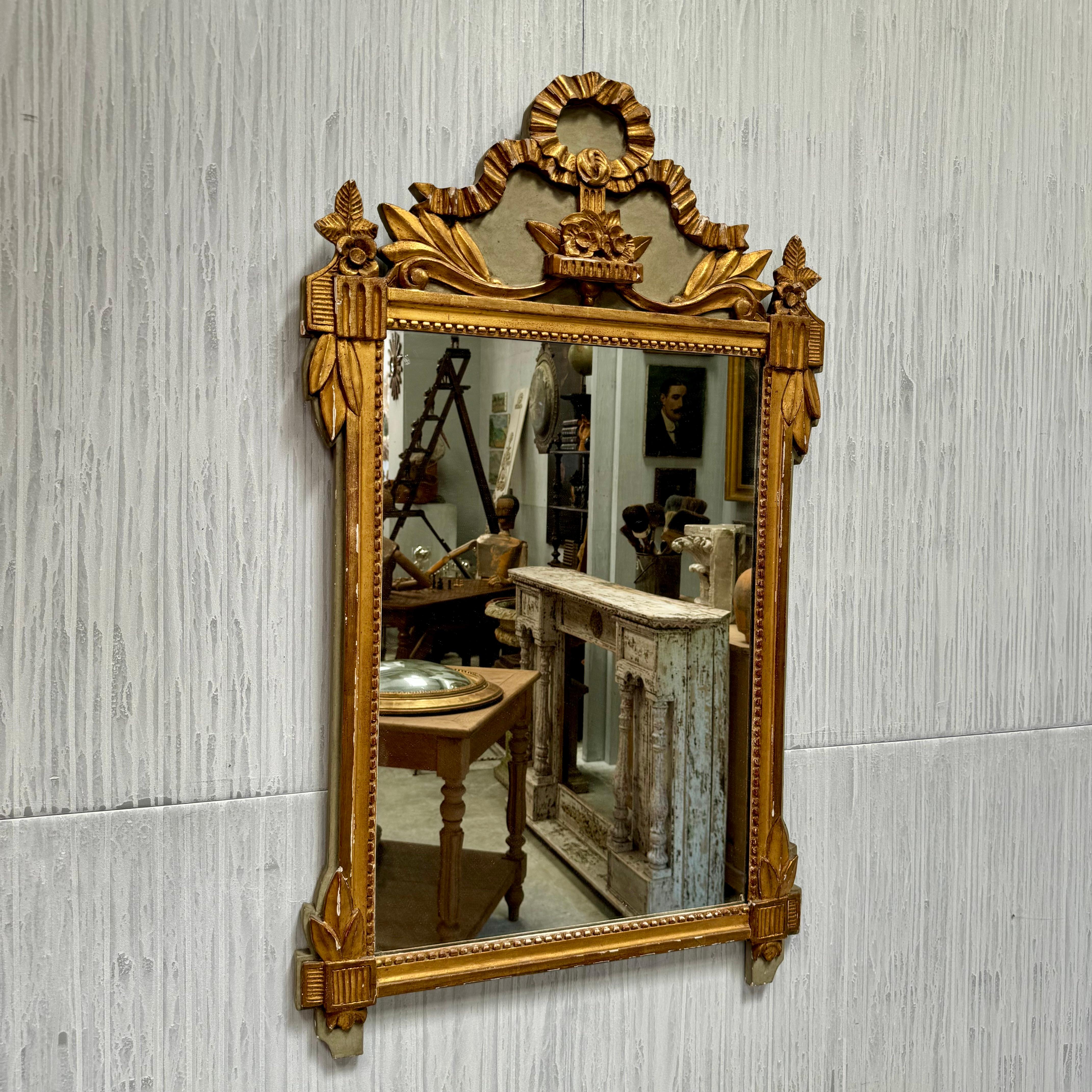 Miroir de mariage en bois doré français de style Louis XVI du 19e siècle en vente 2