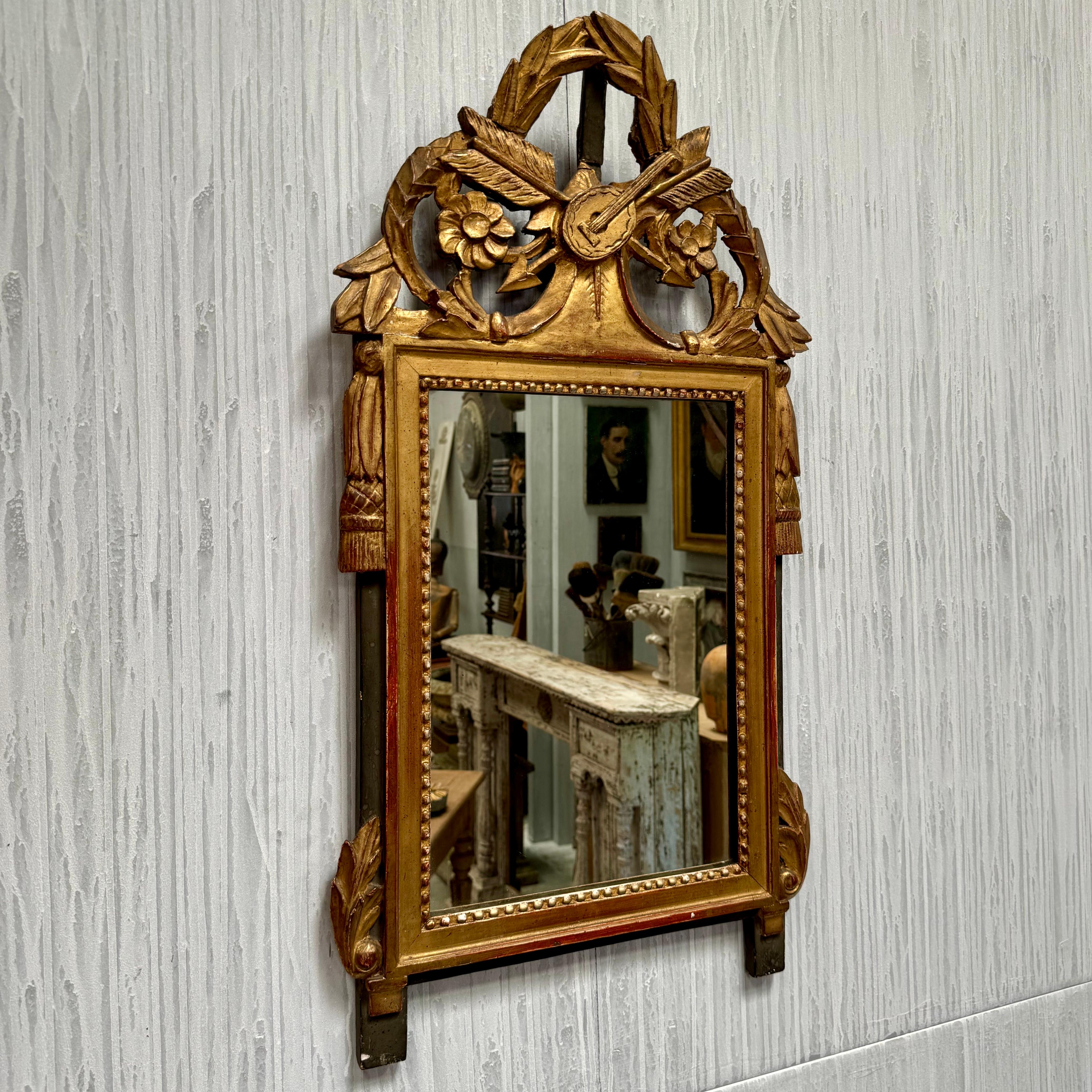 Specchio da sposa francese in legno dorato del XIX secolo in stile Luigi XVI in vendita 4
