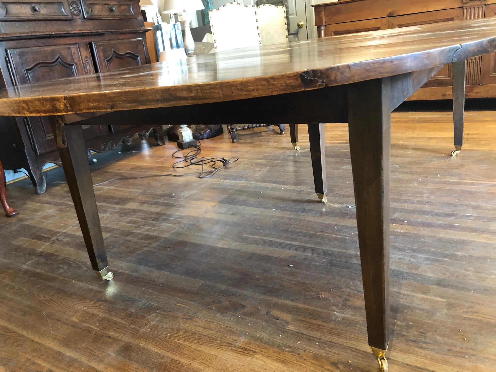 19th Century Louis XVI Style French Provincial Extending Walnut Dining Table In Good Condition In Middleburg, VA