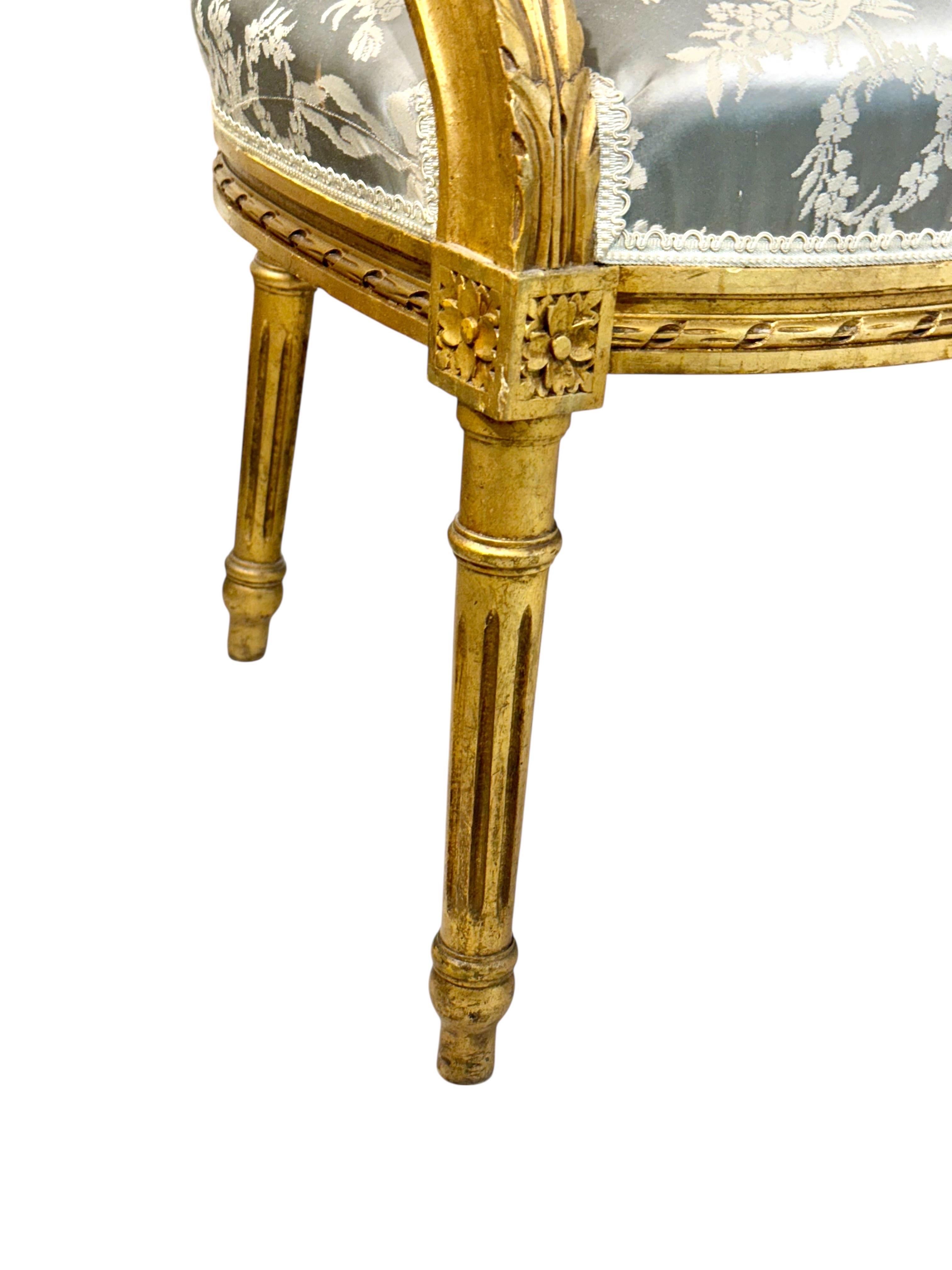 Französisches Sofa im Louis-XVI-Stil des 19. (Handgeschnitzt) im Angebot