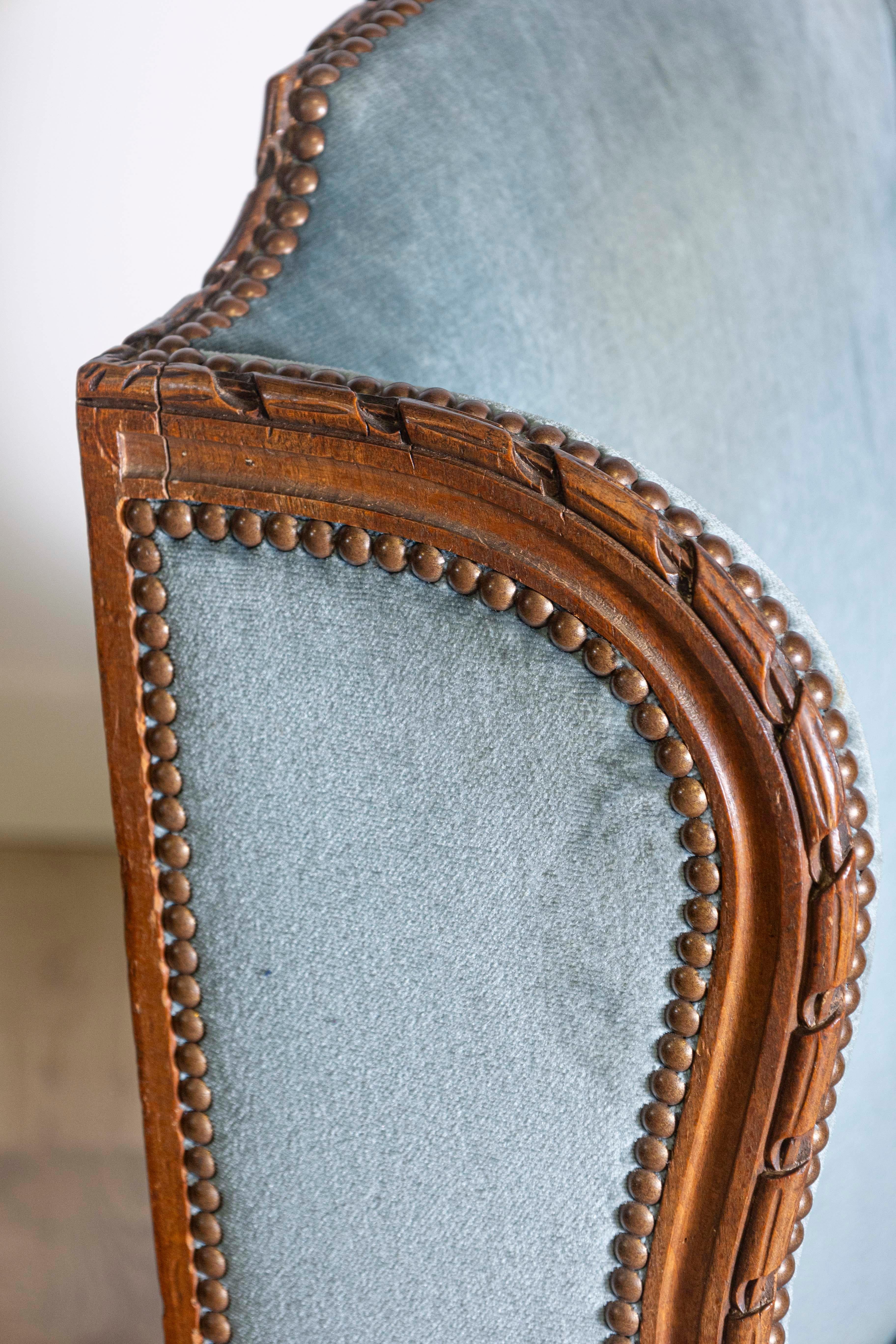 19th Century Louis XVI Style French Walnut Bergère à Oreilles with Carved Décor For Sale 4