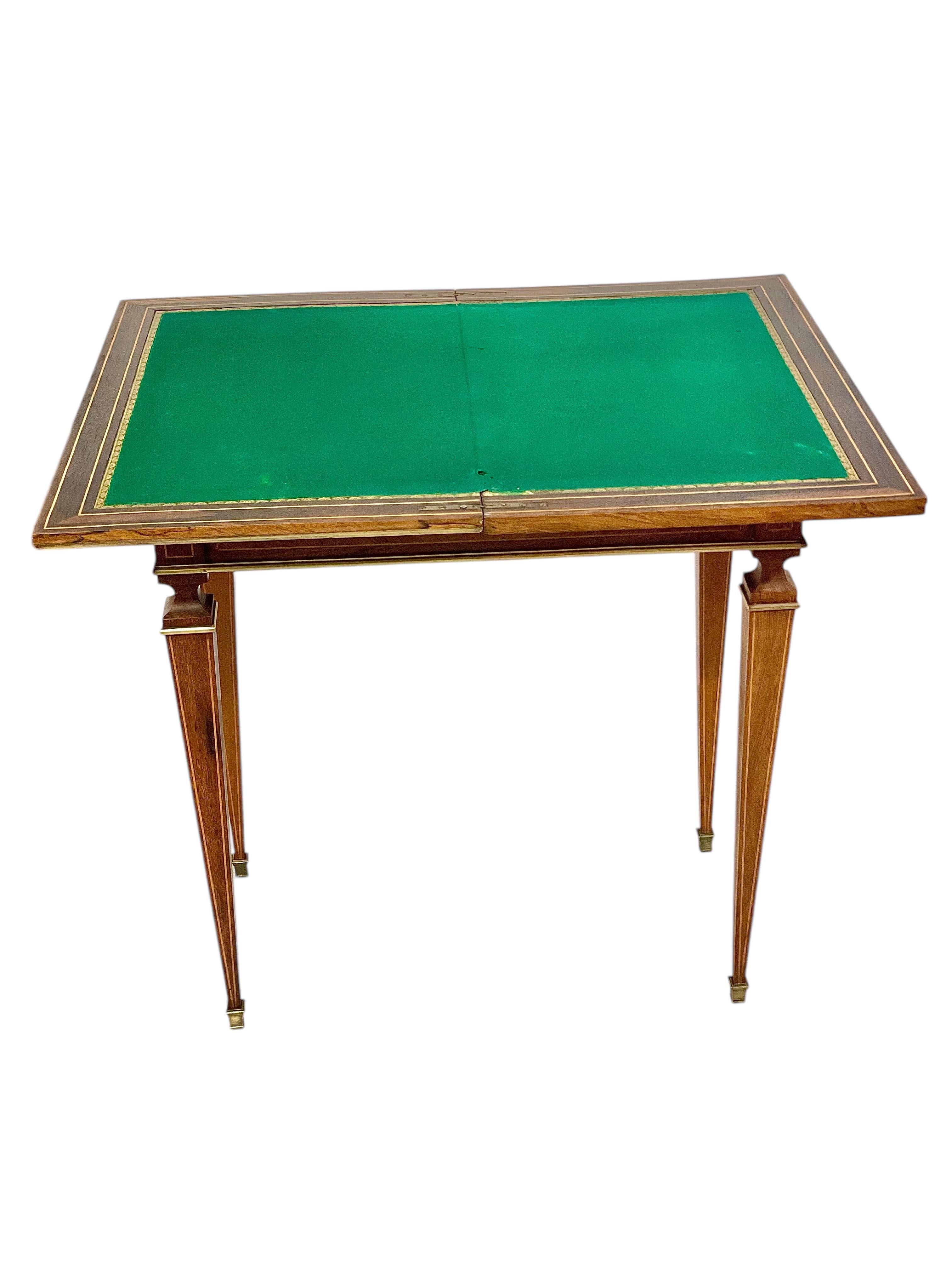 Mesa de juego estilo Luis XVI del siglo XIX con marquetería y detalles de bronce dorado en venta 6