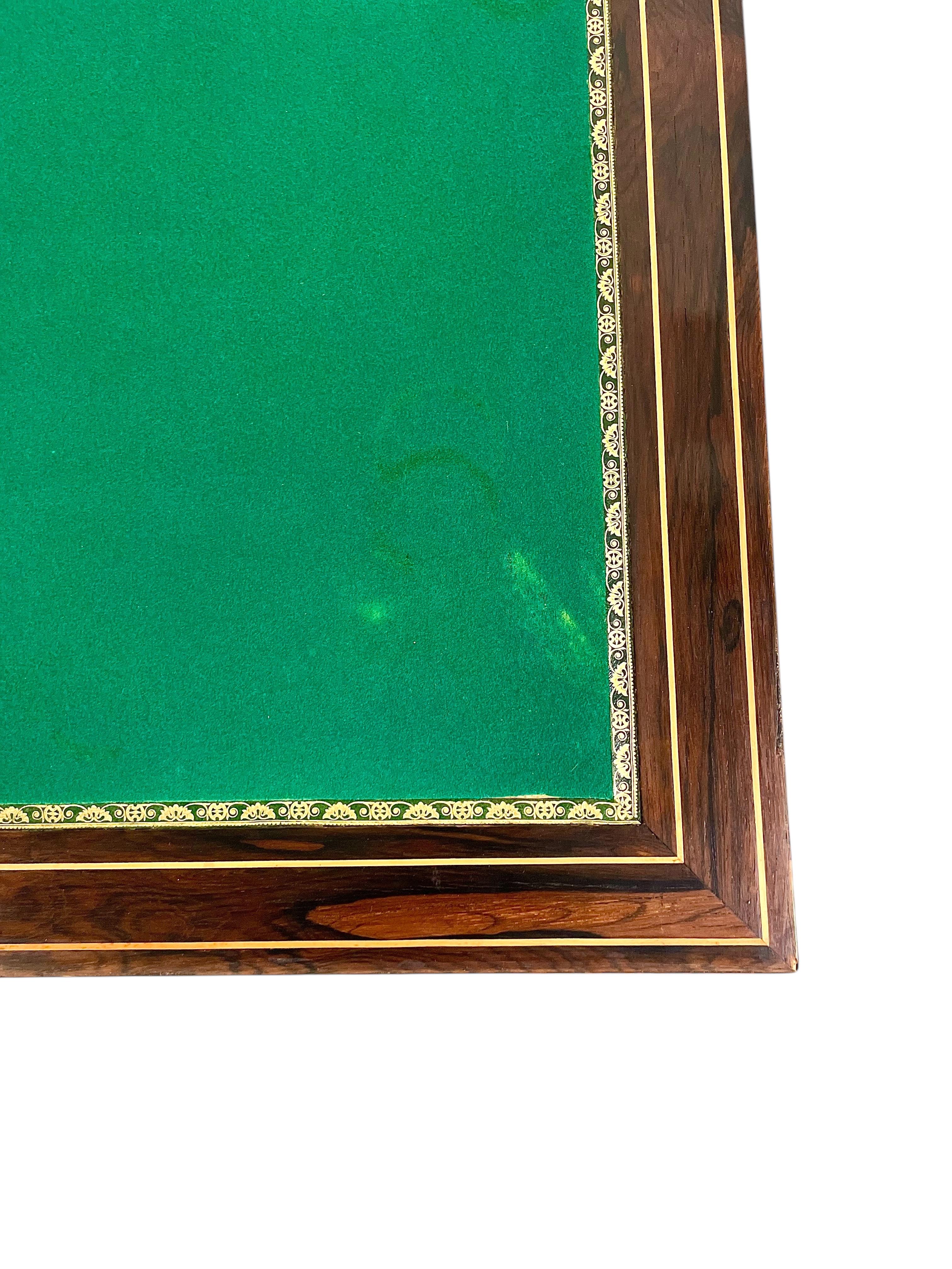 Mesa de juego estilo Luis XVI del siglo XIX con marquetería y detalles de bronce dorado en venta 7