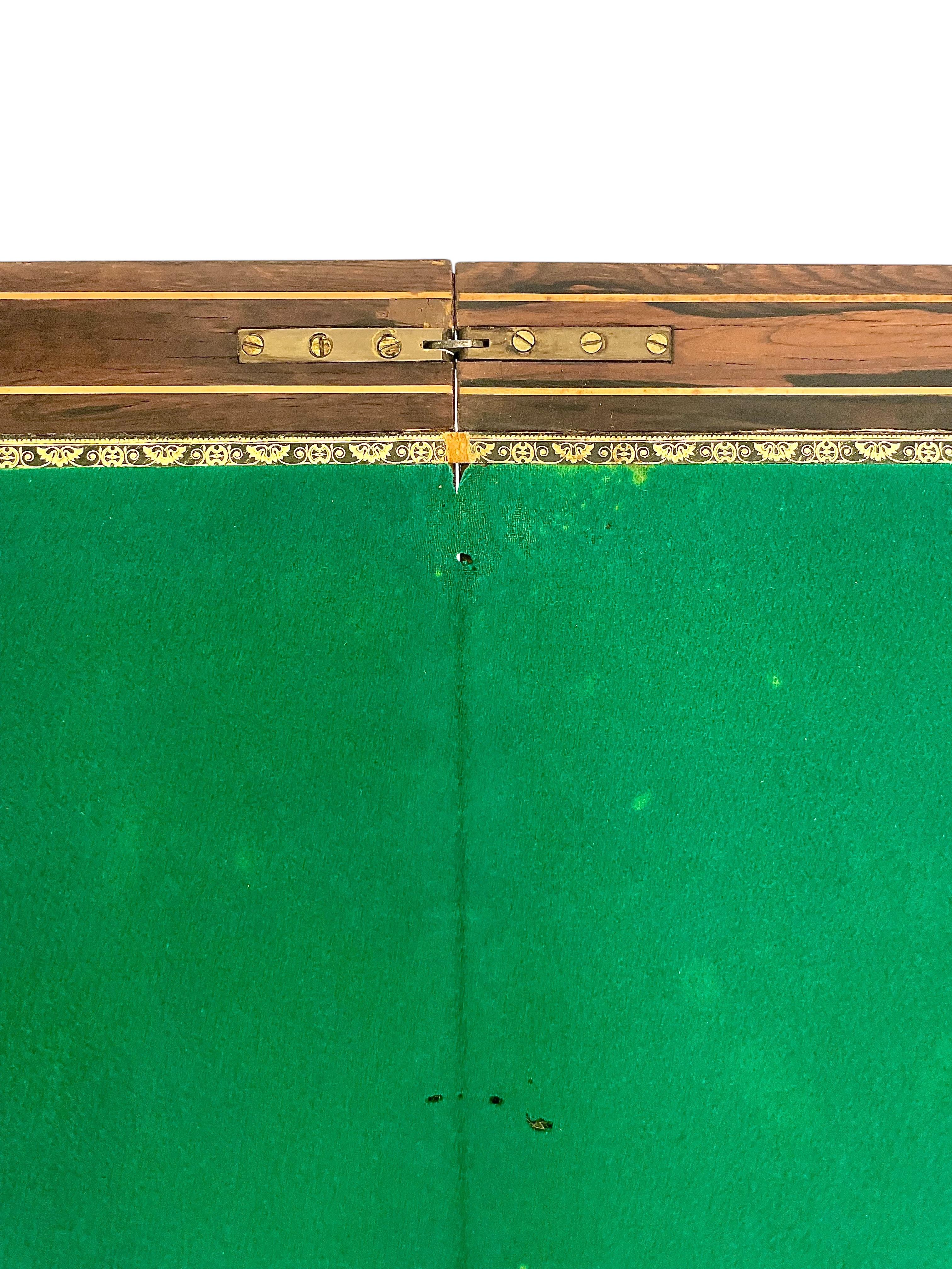 Mesa de juego estilo Luis XVI del siglo XIX con marquetería y detalles de bronce dorado en venta 8
