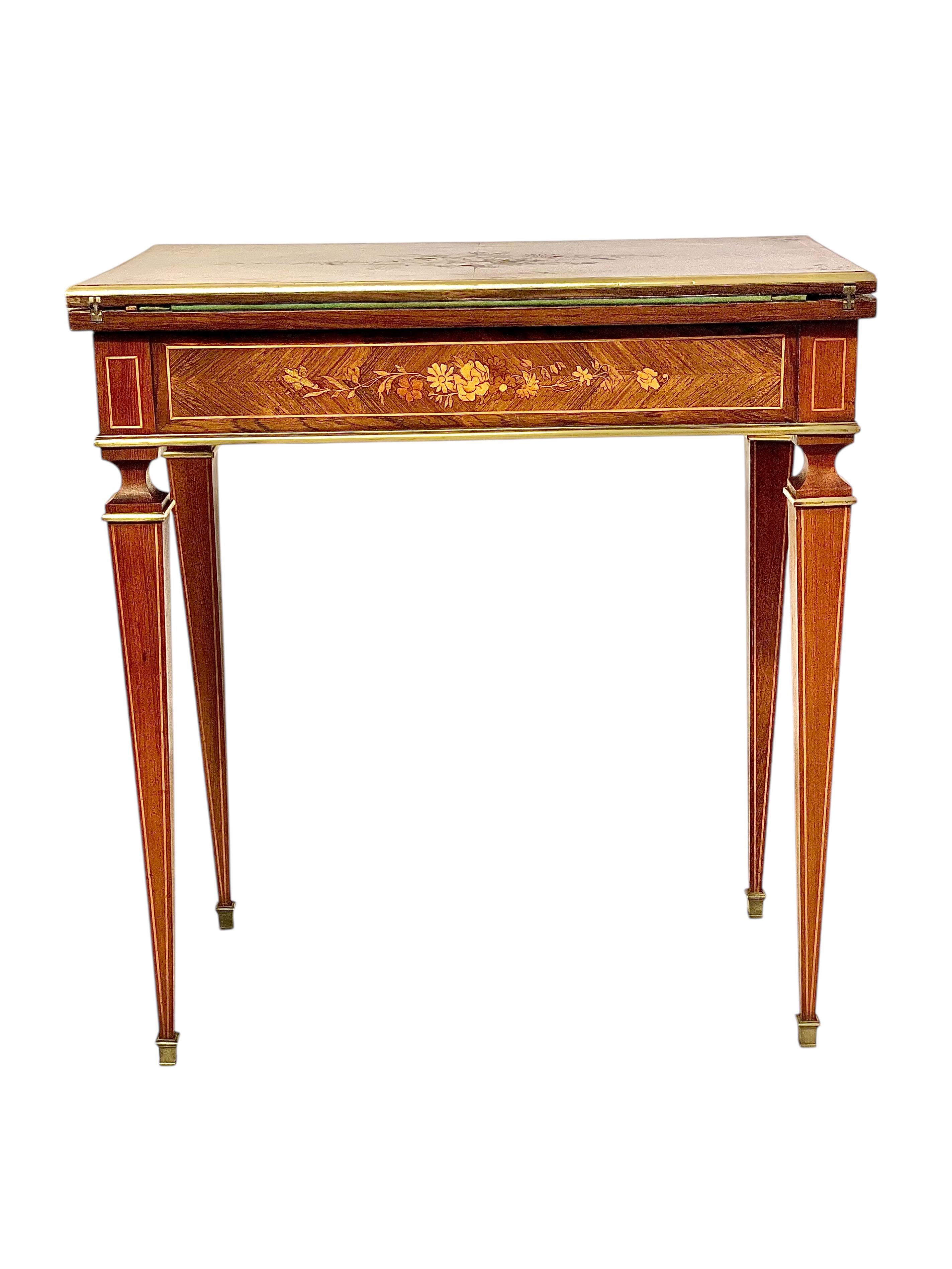 Mesa de juego estilo Luis XVI del siglo XIX con marquetería y detalles de bronce dorado en venta 14