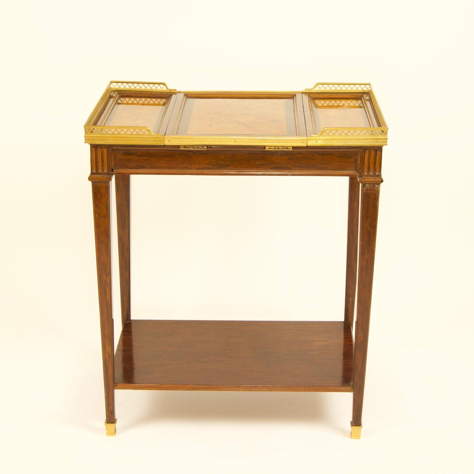 19th Century Louis XVI Style Gilt Bronze Mounted Marquetry Poudreuse or Vanity In Good Condition For Sale In Berlin, DE
