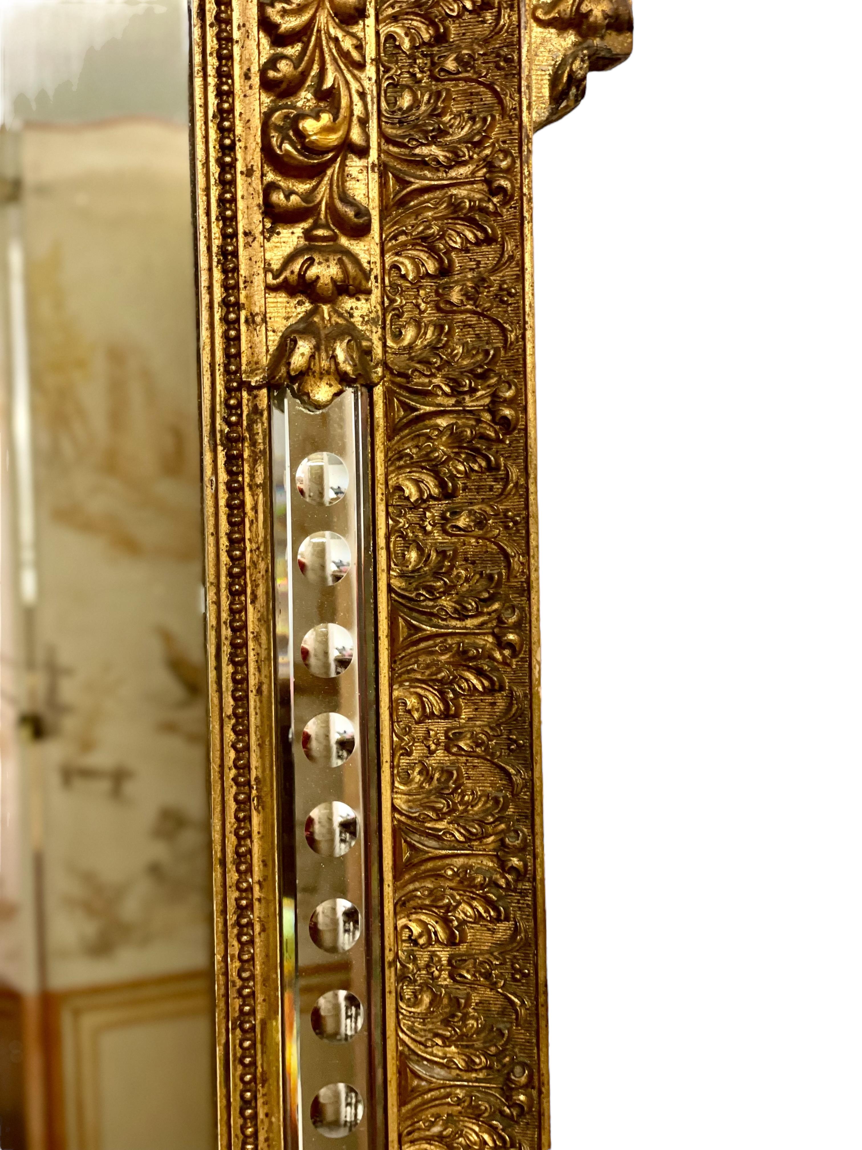 Legno dorato Specchio in legno dorato con console del XIX secolo in vendita