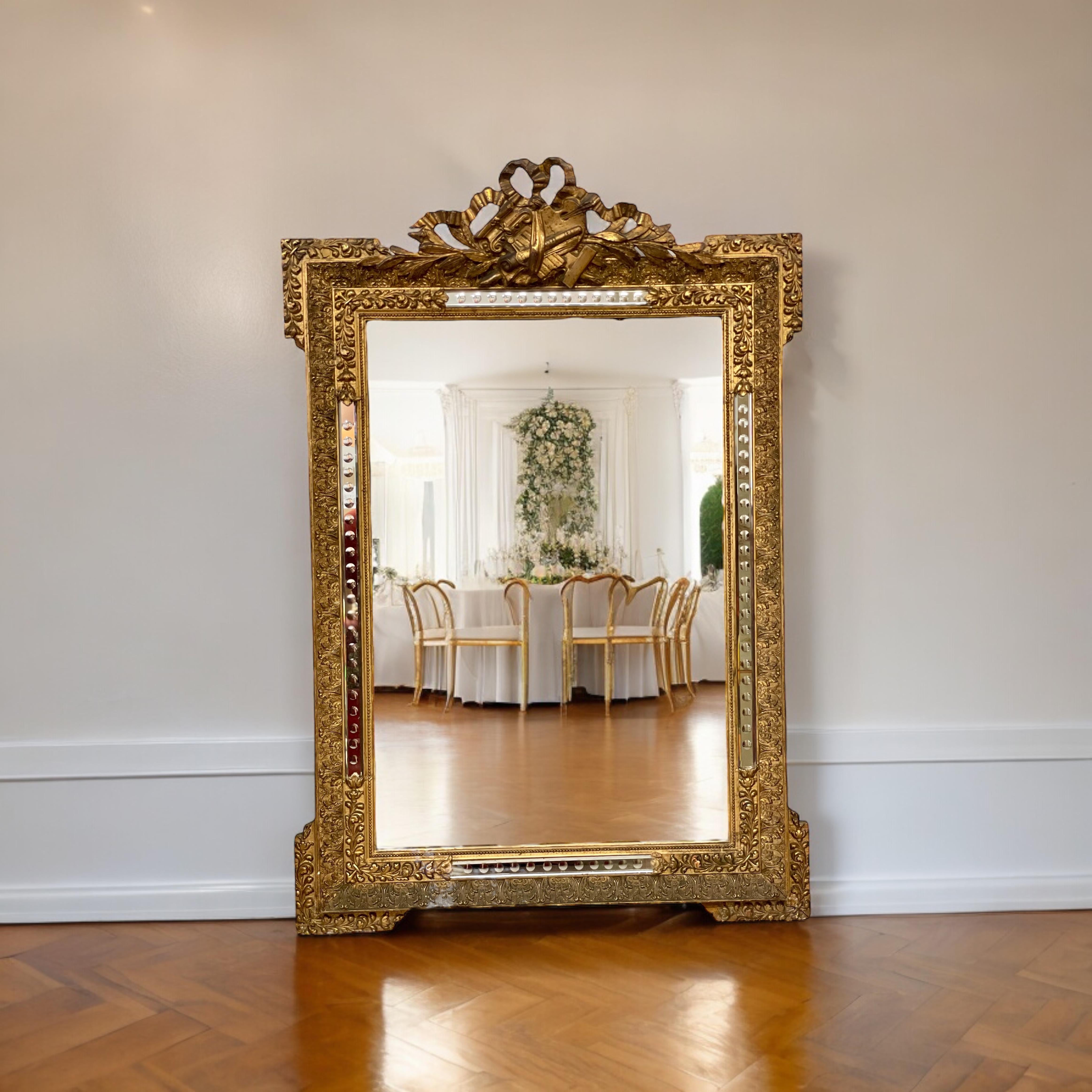 Specchio in legno dorato con console del XIX secolo in vendita 4