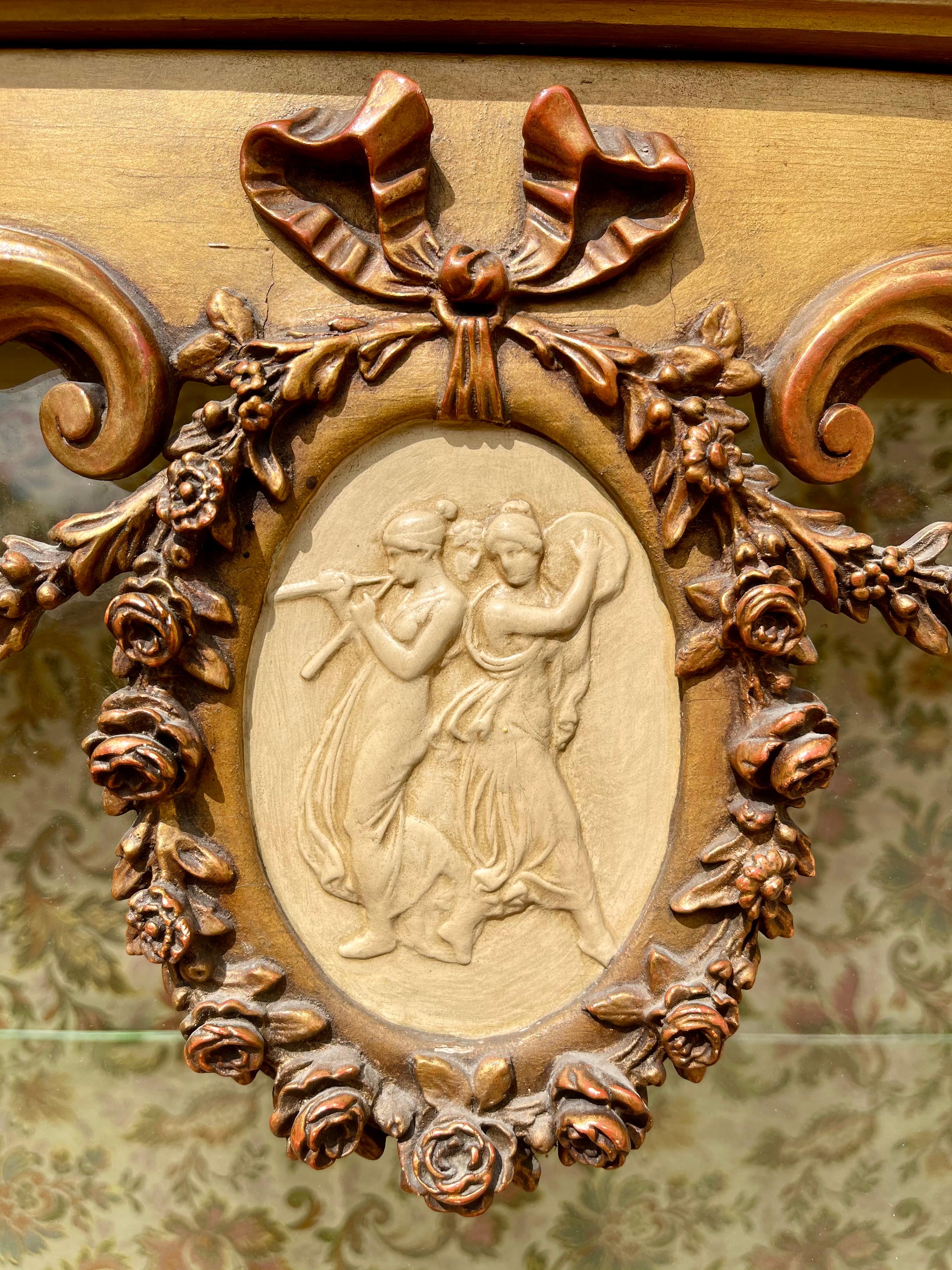 Francese Vetrina in legno dorato e Wood Wood del XIX secolo, stile Luigi XVI in vendita