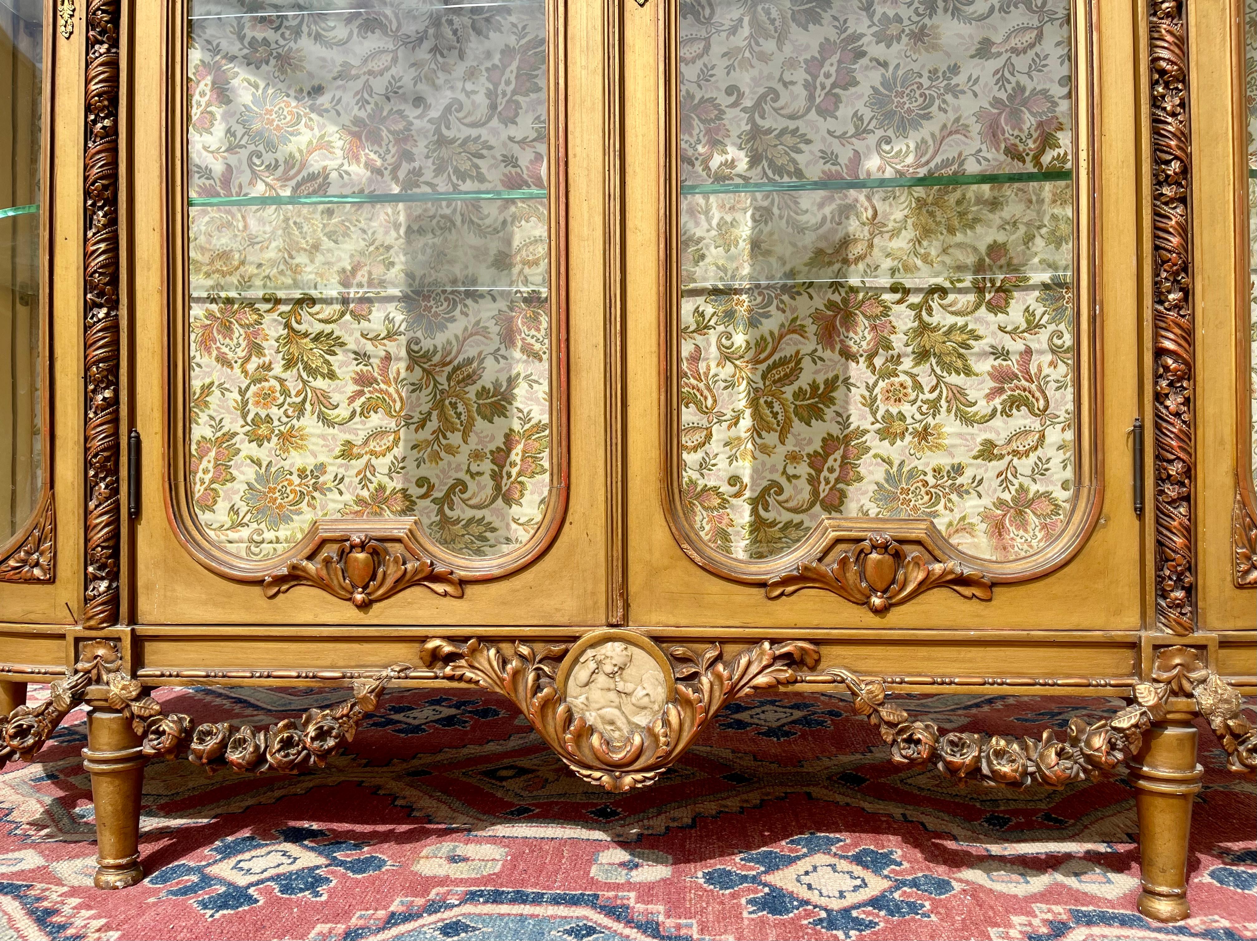 Vetrina in legno dorato e Wood Wood del XIX secolo, stile Luigi XVI in vendita 1
