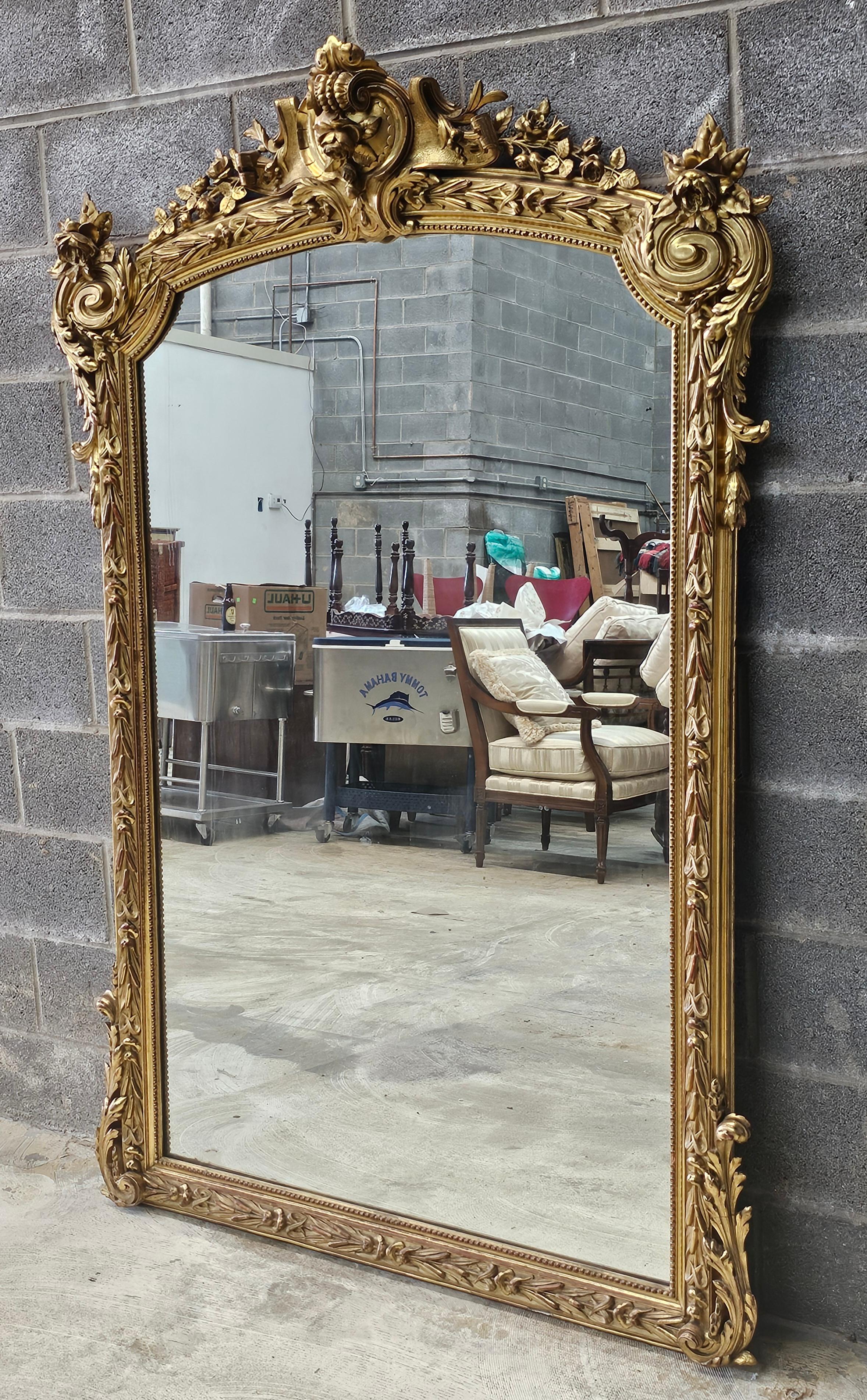 Grand miroir de style Louis XVI du 19ème siècle, fabriqué à la main, décoré de feuillages en vente 10