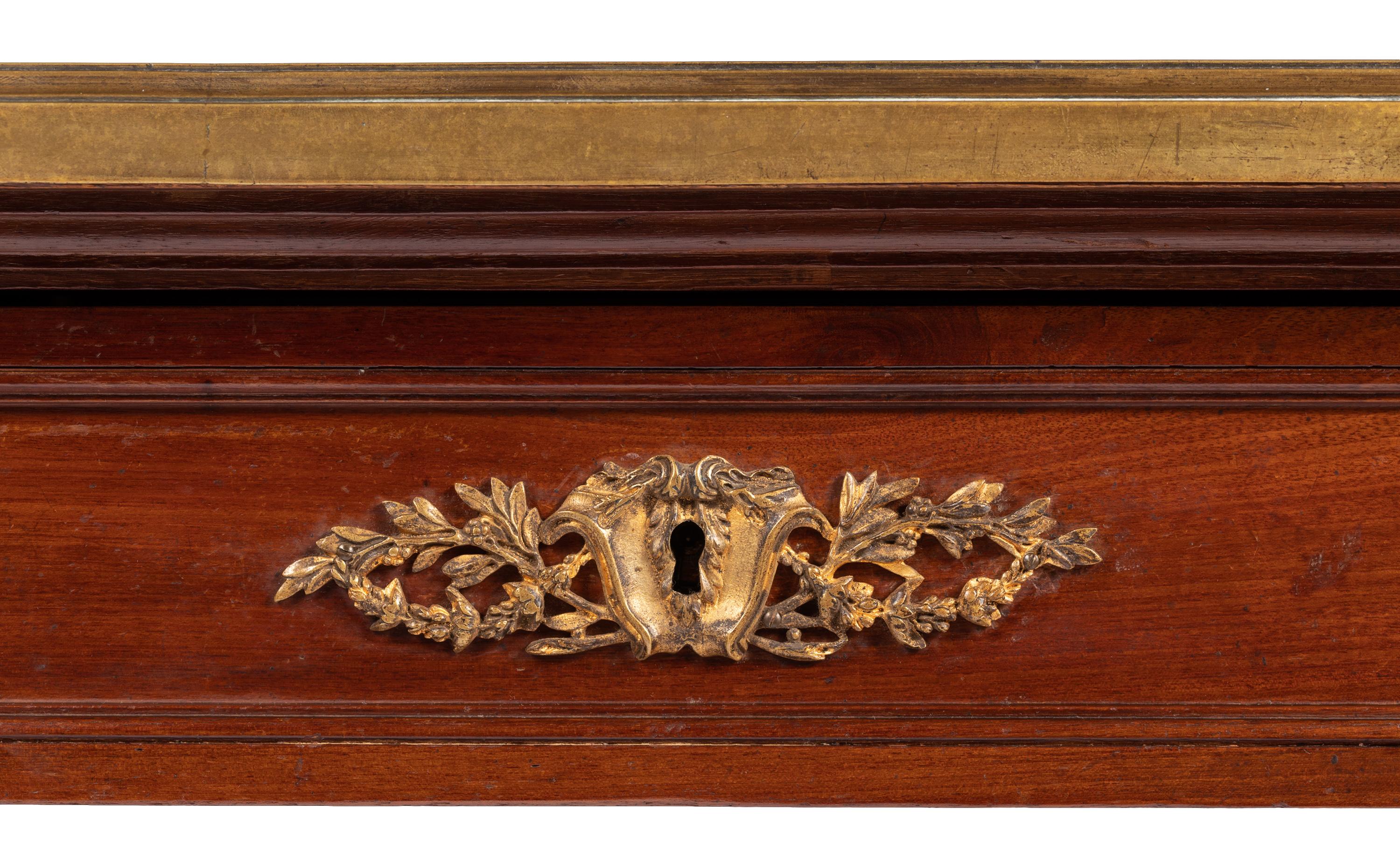 Schreibtisch mit Lederplatte im Louis-XVI.-Stil des 19. Jahrhunderts / Bureau-Teller im Angebot 5
