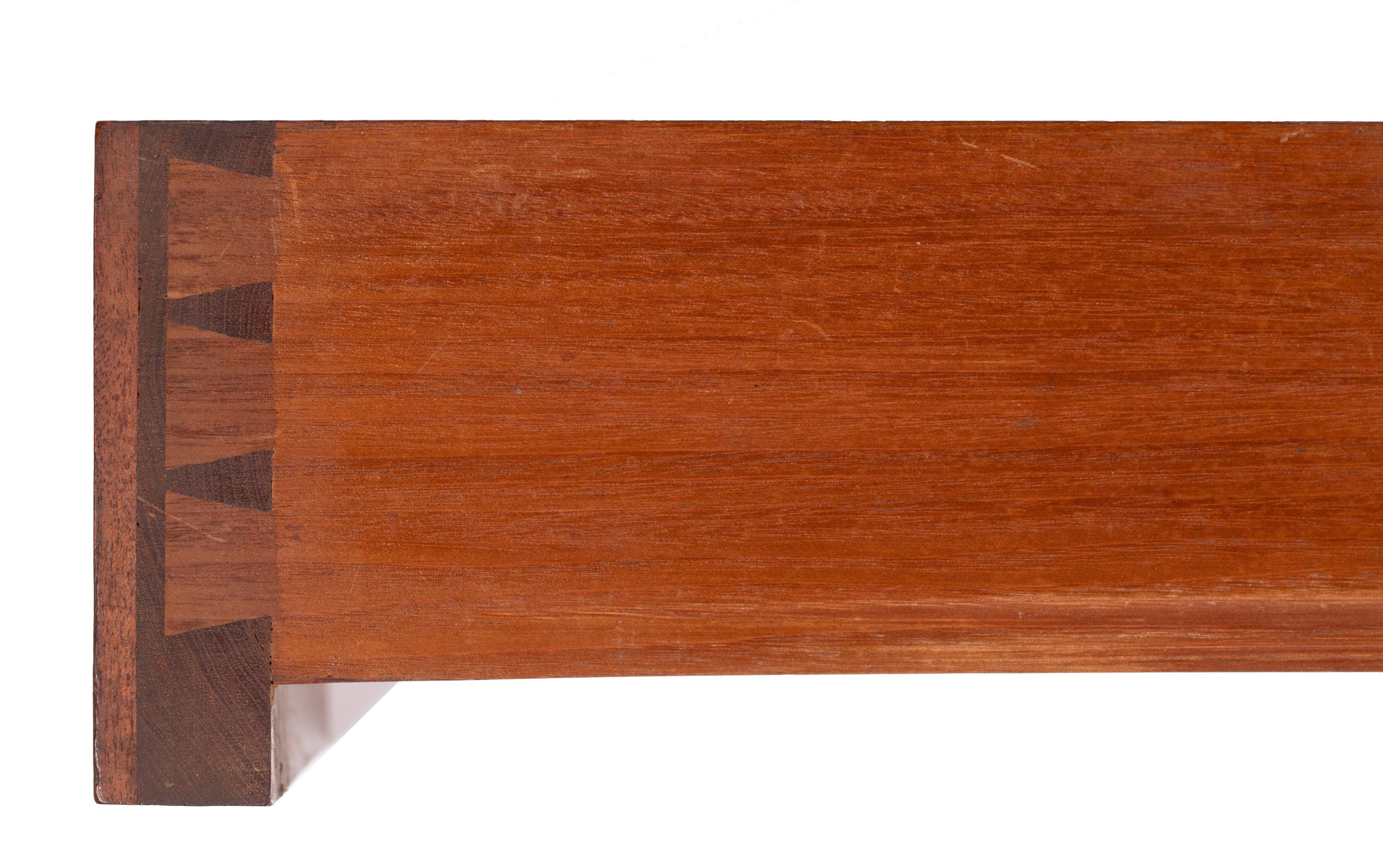 Schreibtisch mit Lederplatte im Louis-XVI.-Stil des 19. Jahrhunderts / Bureau-Teller im Angebot 6
