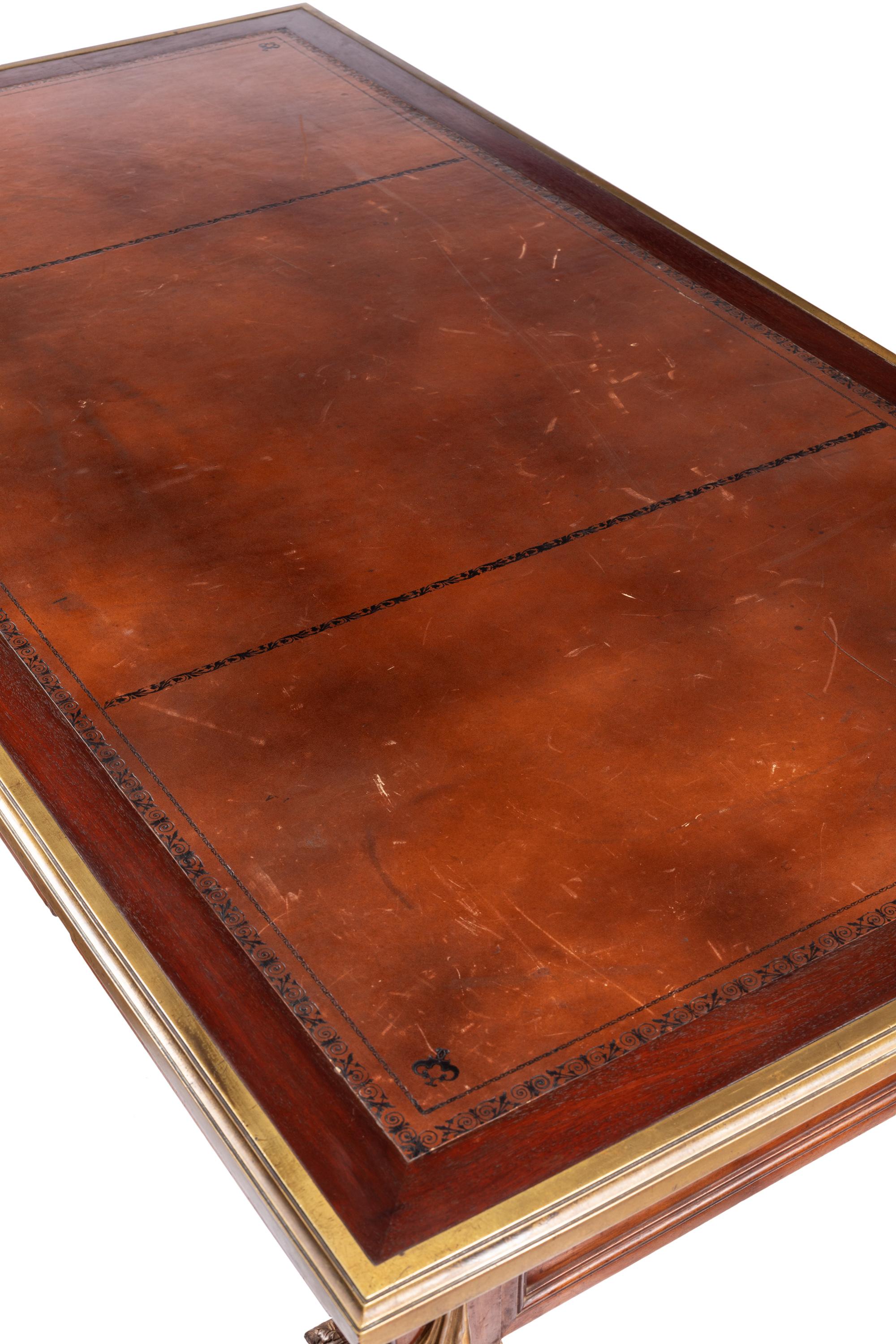 Schreibtisch mit Lederplatte im Louis-XVI.-Stil des 19. Jahrhunderts / Bureau-Teller im Angebot 3