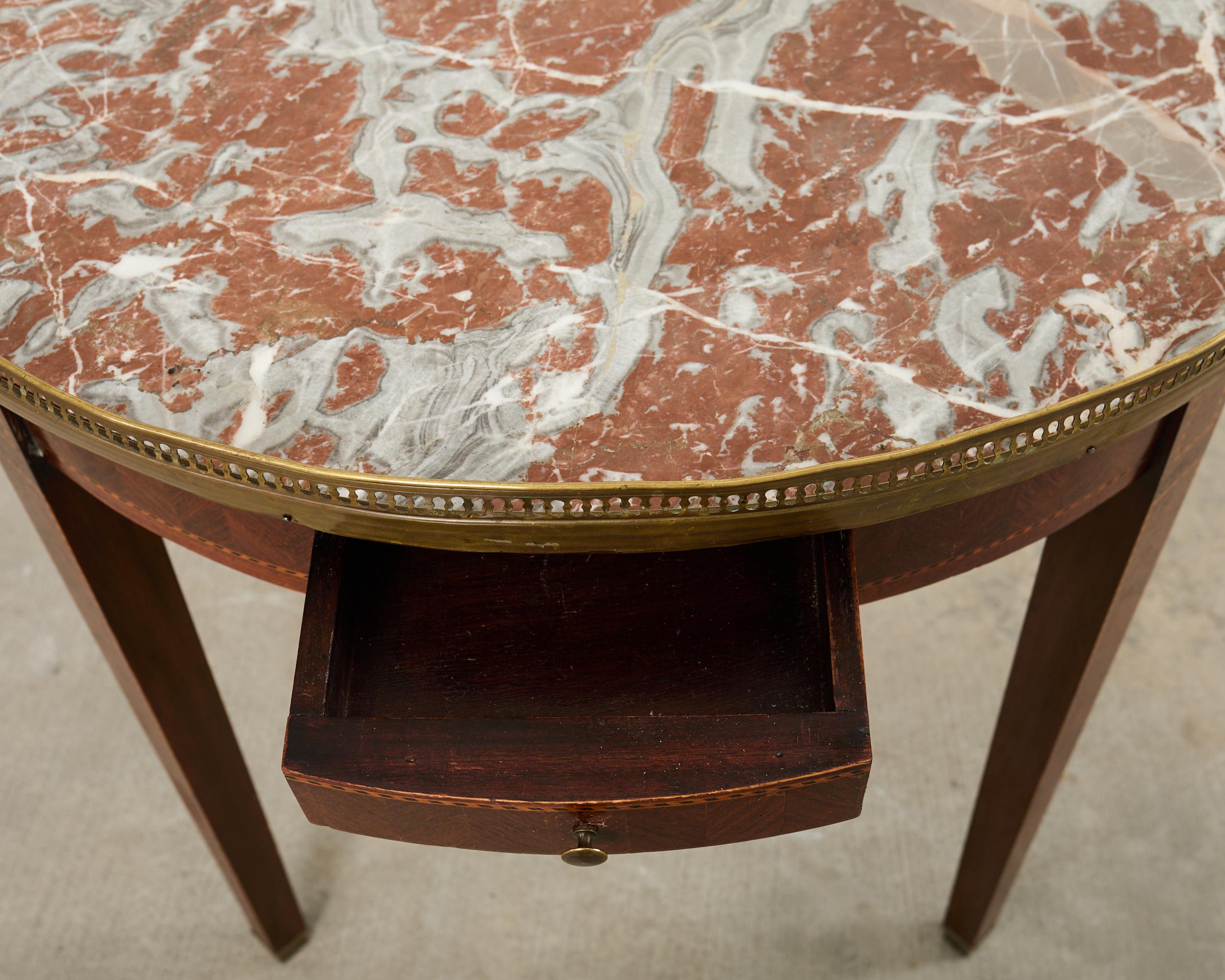 Louis XVI-Stil Marmorplatte Marquetry Bouillotte Tisch 19. Jahrhundert (Handgefertigt) im Angebot