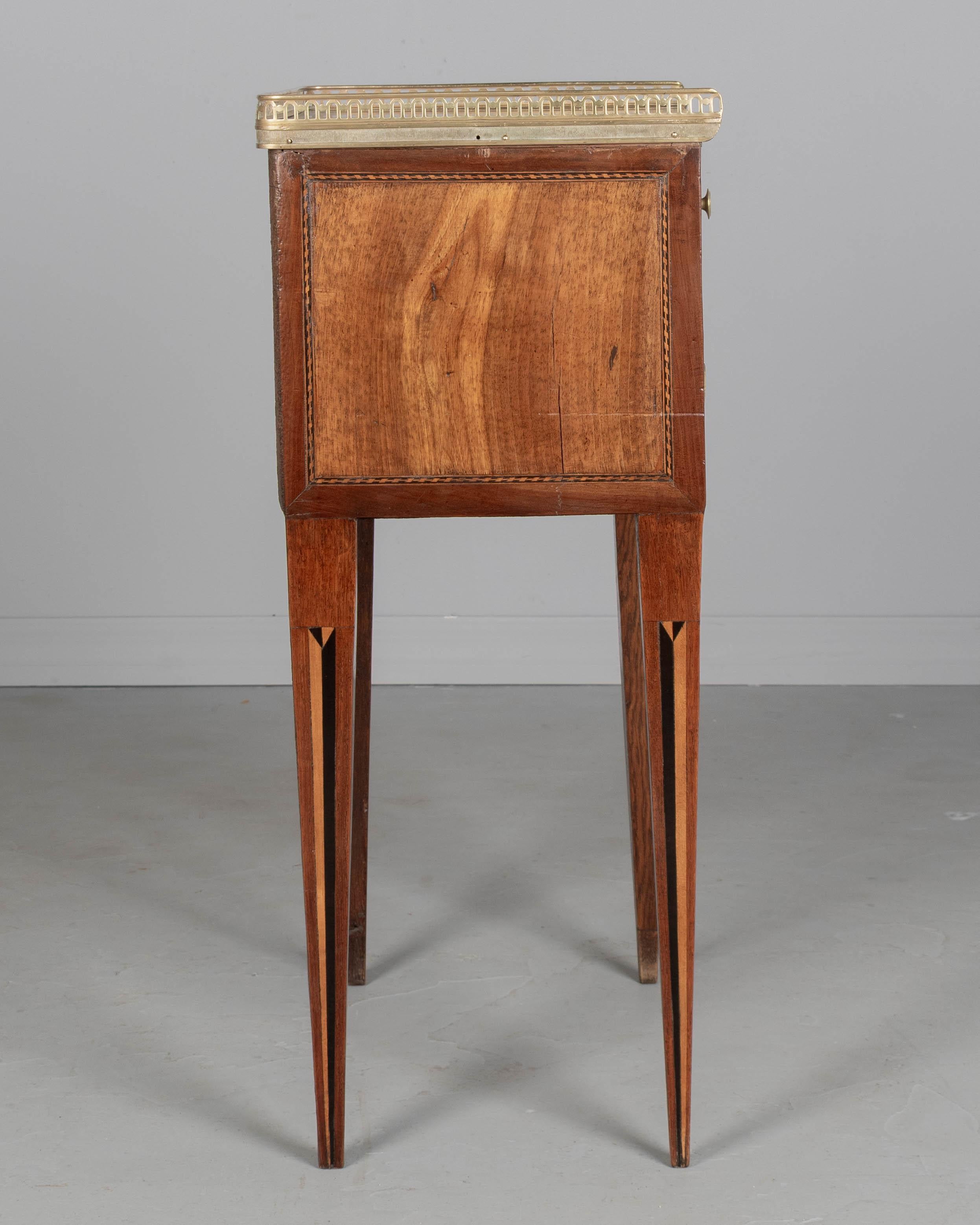 19th Century Louis XVI Style Marble Top Side Table In condizioni buone in vendita a Winter Park, FL