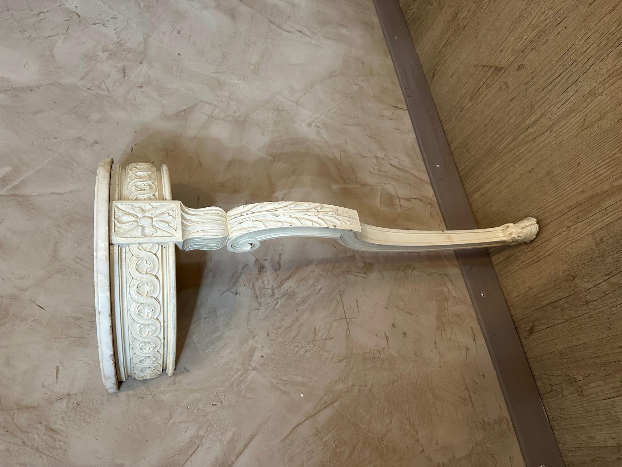 Louis XVI style wall shelf dating from the 19th century with removable white marble.
Fully pegged. Crowbar. footdoe representing. 
Very nice quality. Pretty off-white patina.
Ideal for highlighting an object.