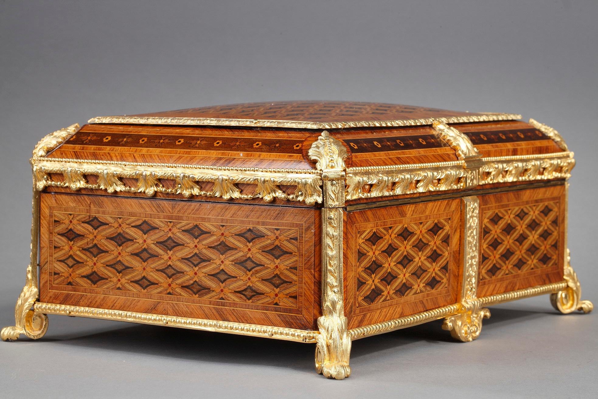 19th Century Louis XVI-Style Marquetry Jewelry Box In Good Condition In Paris, FR