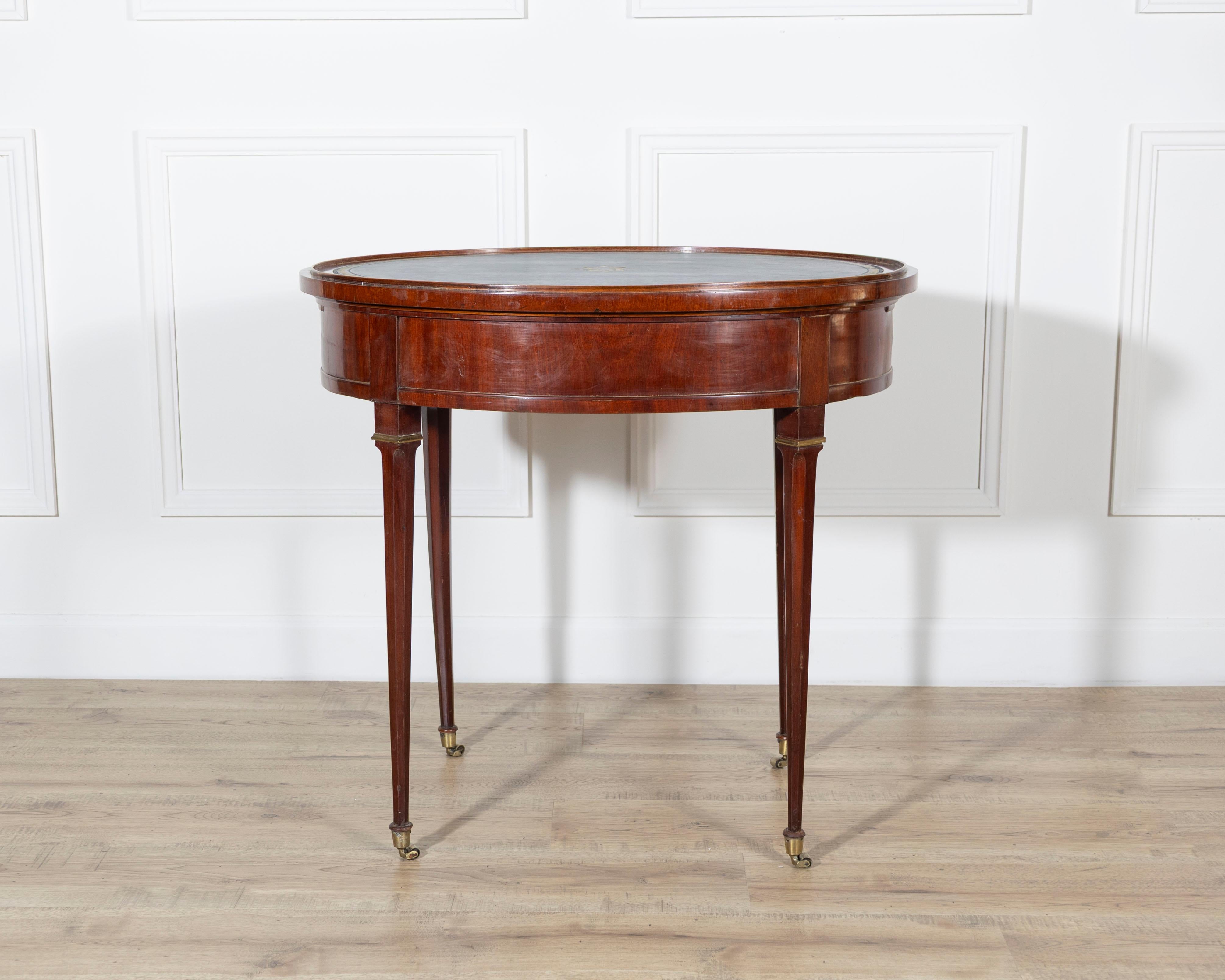 19th Century Louis XVI–Style Multifunction Oval Mahogany Table with Triple Tops For Sale 6