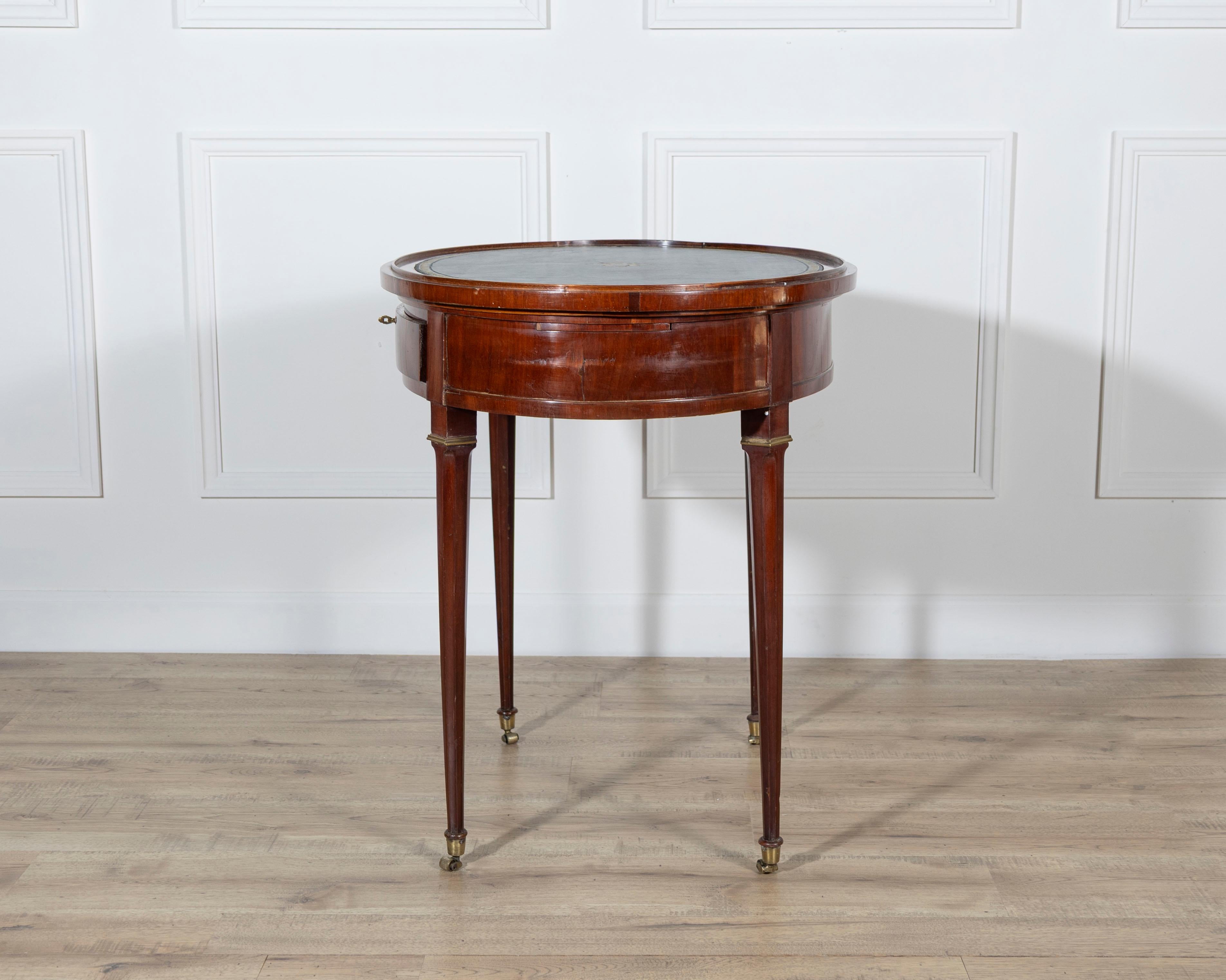 19th Century Louis XVI–Style Multifunction Oval Mahogany Table with Triple Tops For Sale 7