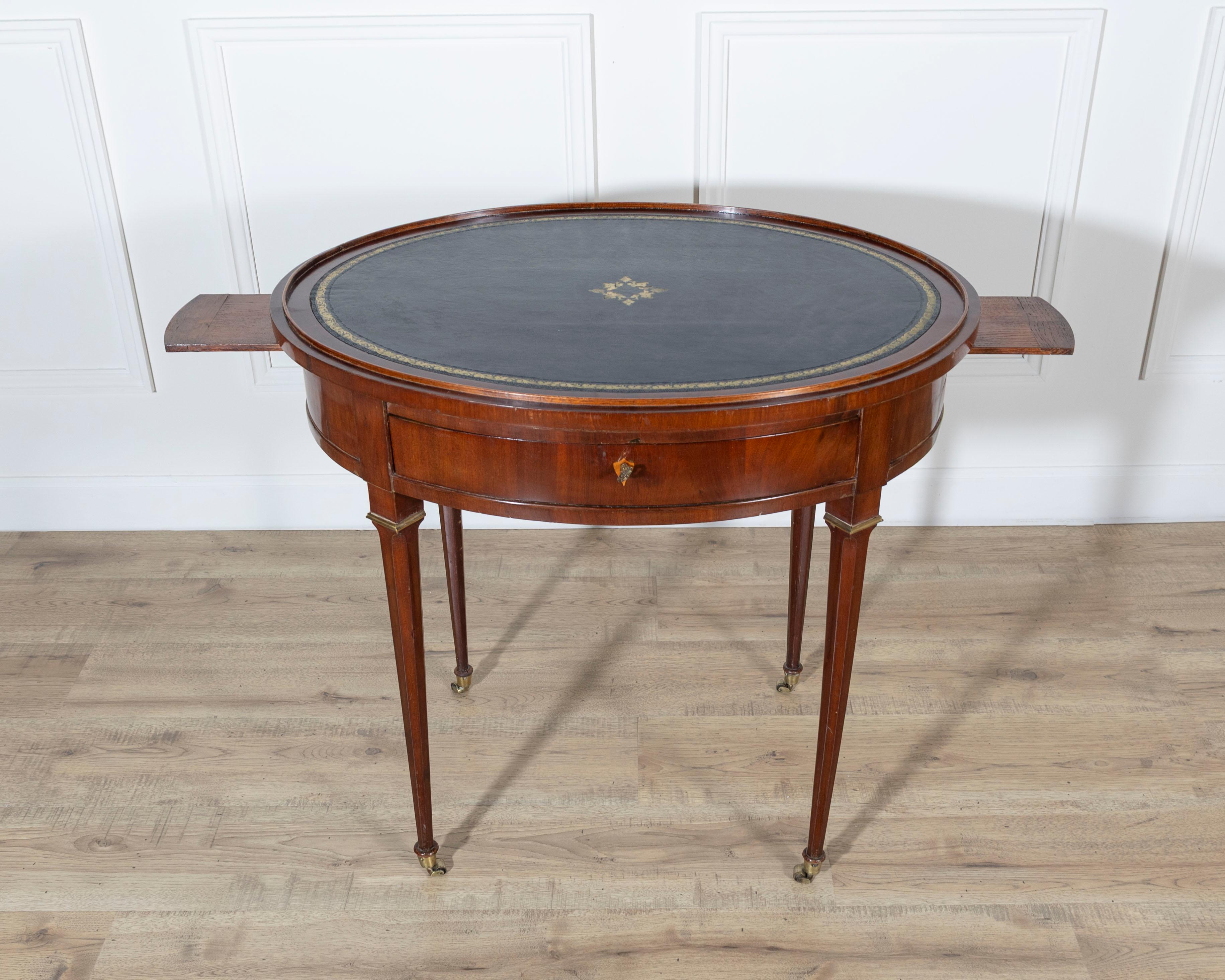 19th Century Louis XVI–Style Multifunction Oval Mahogany Table with Triple Tops For Sale 8
