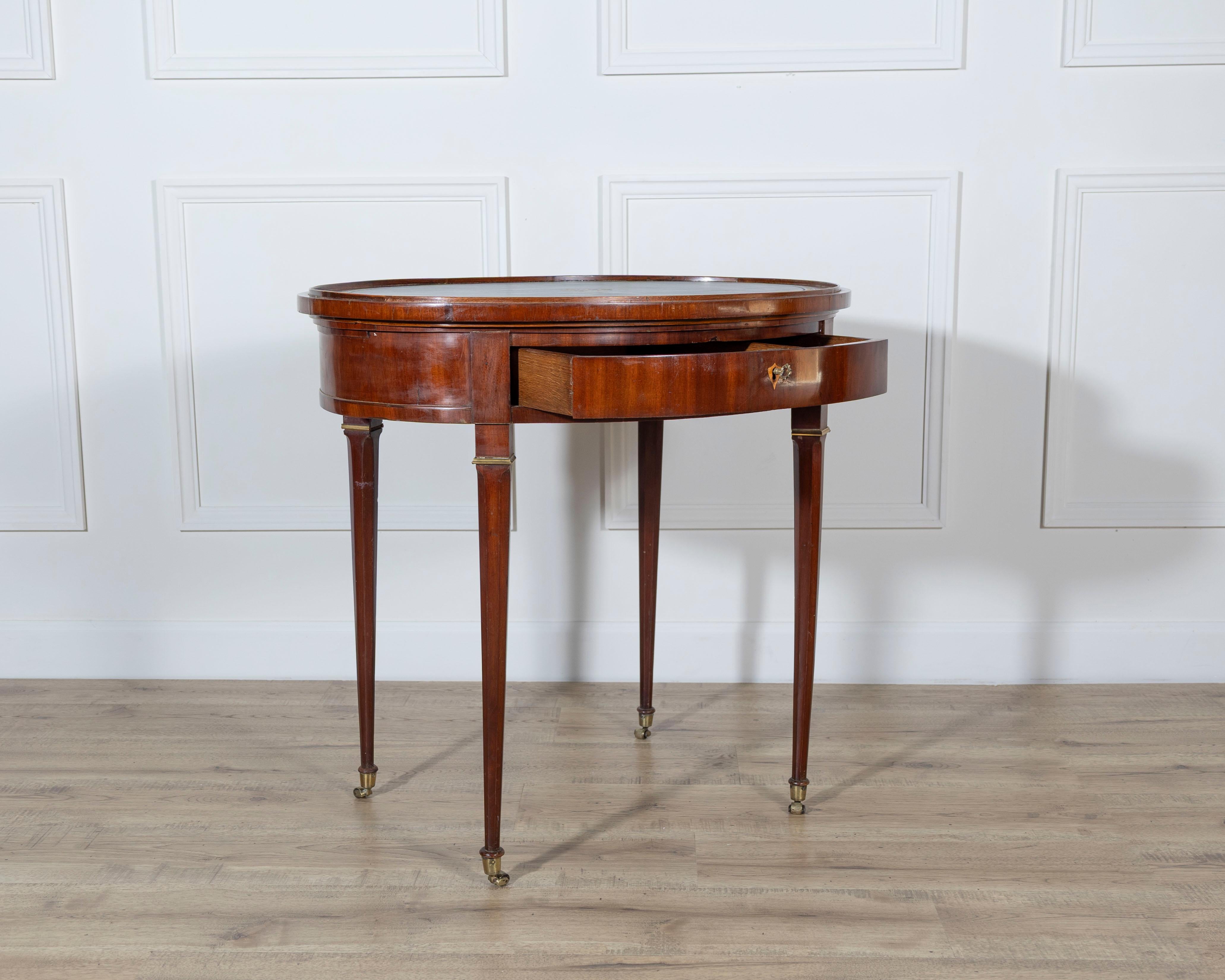 19th Century Louis XVI–Style Multifunction Oval Mahogany Table with Triple Tops For Sale 3