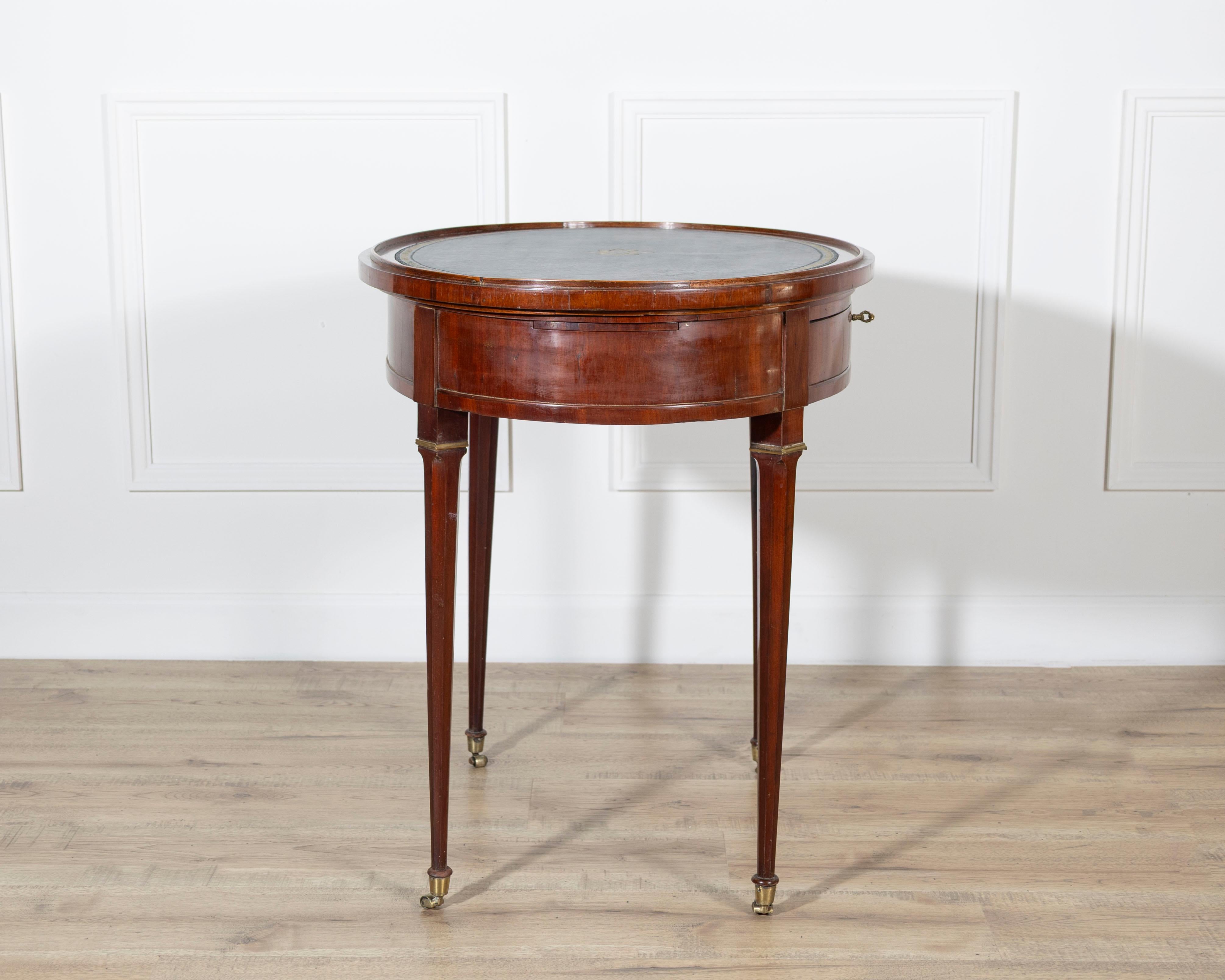 19th Century Louis XVI–Style Multifunction Oval Mahogany Table with Triple Tops For Sale 5
