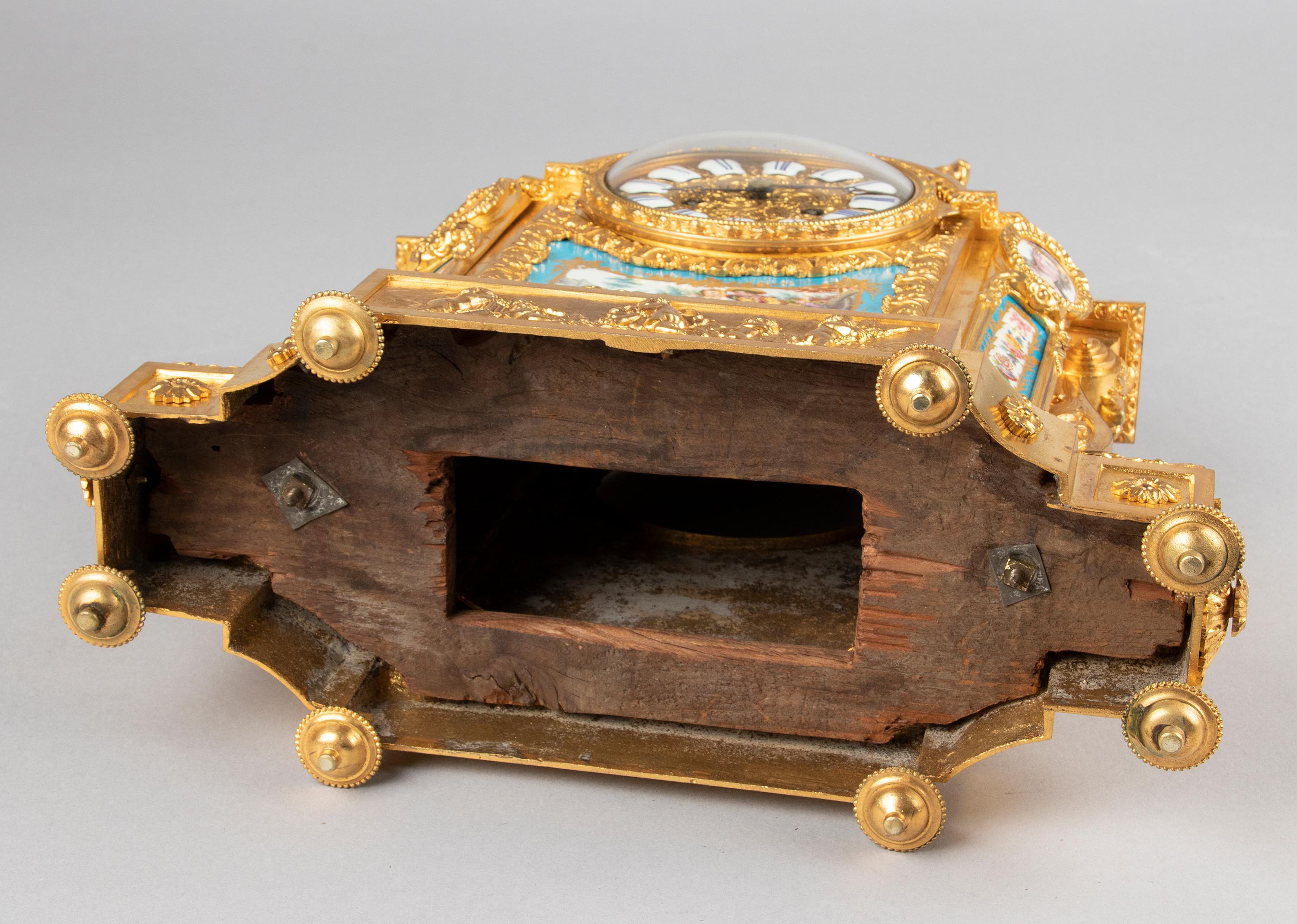 Horloge de style Louis XVI du 19ème siècle en bronze doré avec Svres Porcelaine en vente 11