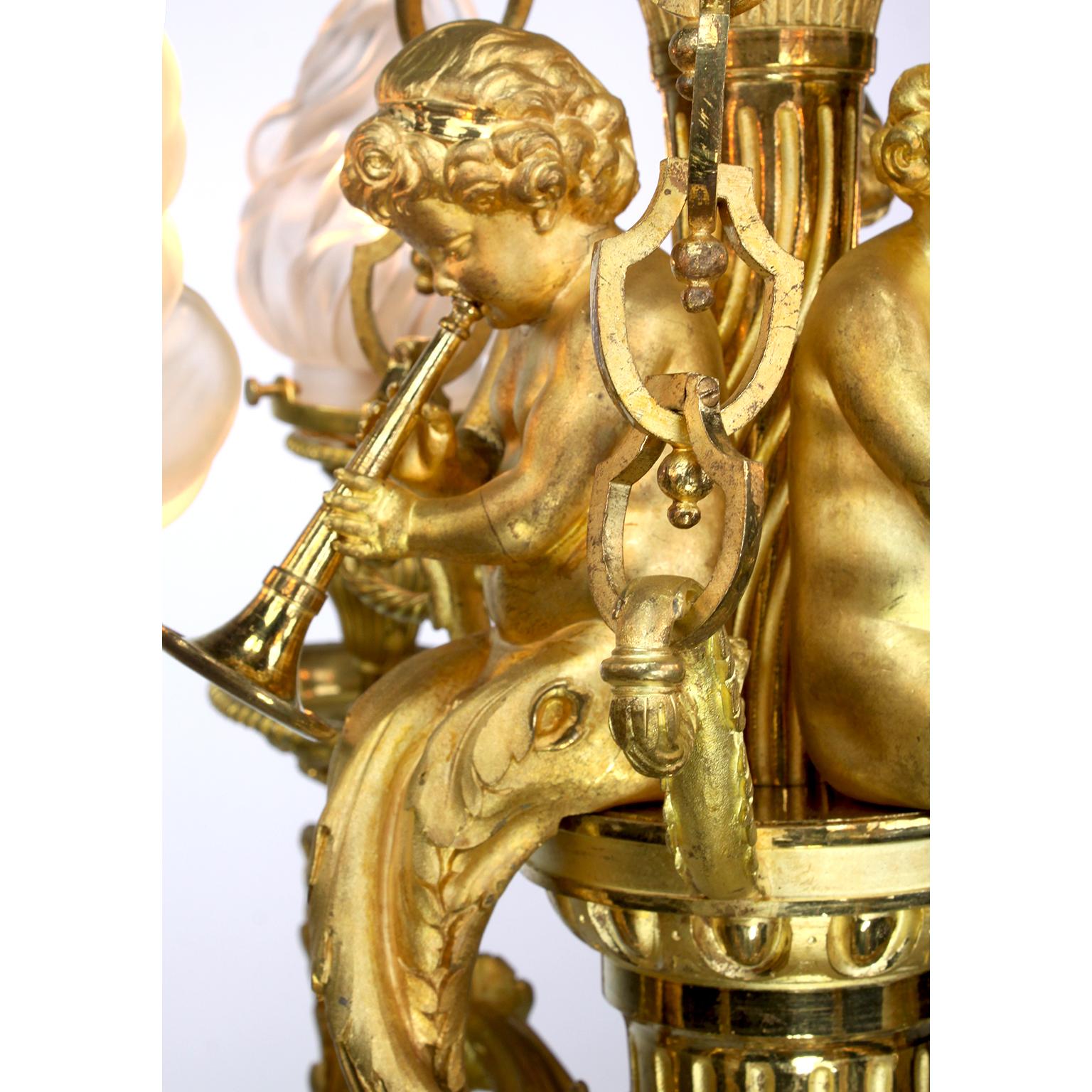 Lustre à chérubin en bronze doré de style Louis XVI du 19ème siècle d'après Pierre Gouthiere en vente 1