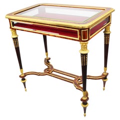 Ein Goldbronze-Montierter Vitrine-Tisch im Louis-XVI.-Stil des 19. Jahrhunderts Attr. Henry Dasson 
