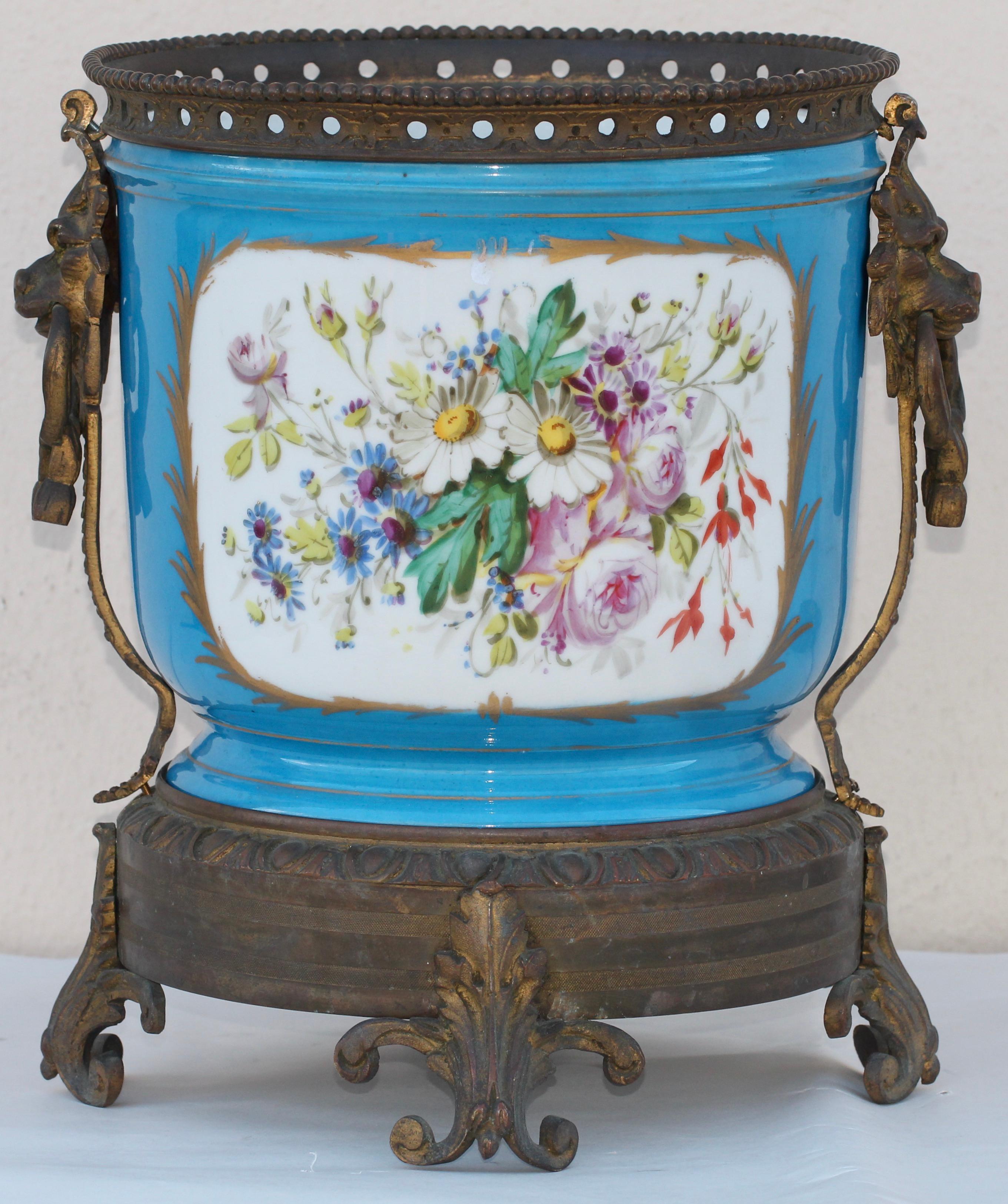 19th Century Louis XVI Style Ormolu-Mounted Sèvres Porcelain Cachepot In Good Condition In Saint-Ouen, FR