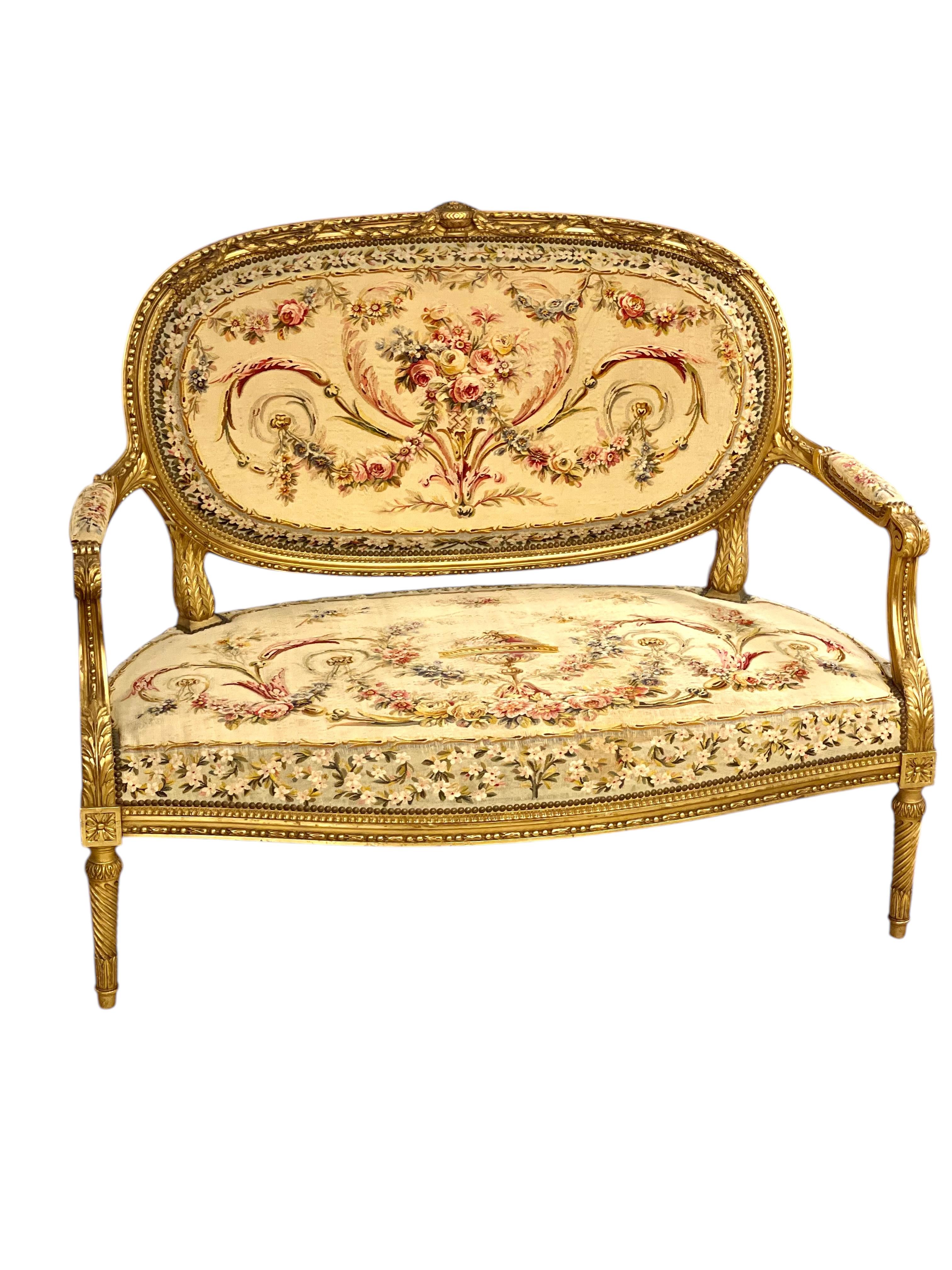 Sofá ornamentado de madera dorada estilo Luis XVI del siglo XIX en venta 6