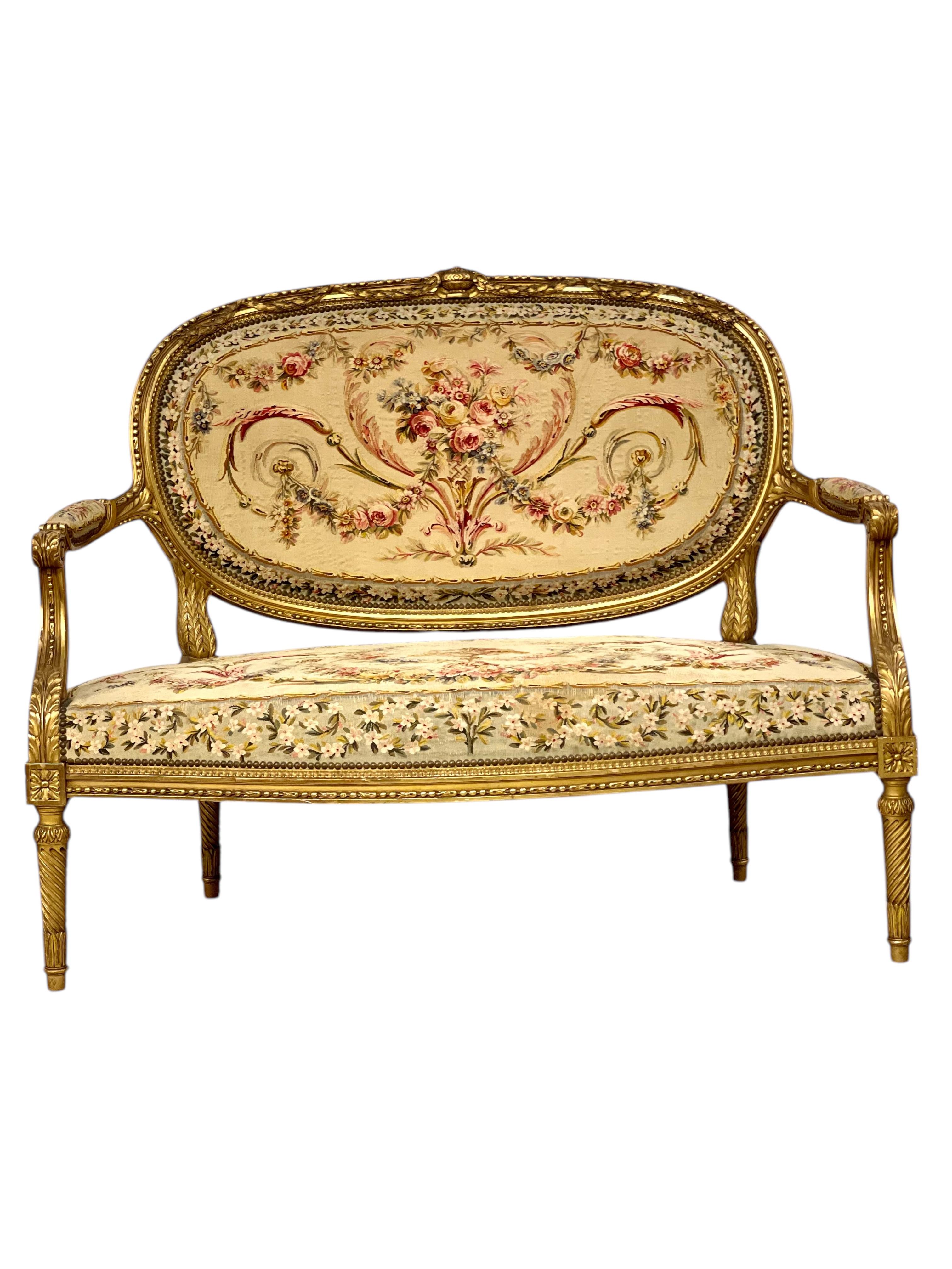 Sofá ornamentado de madera dorada estilo Luis XVI del siglo XIX Tapiz en venta