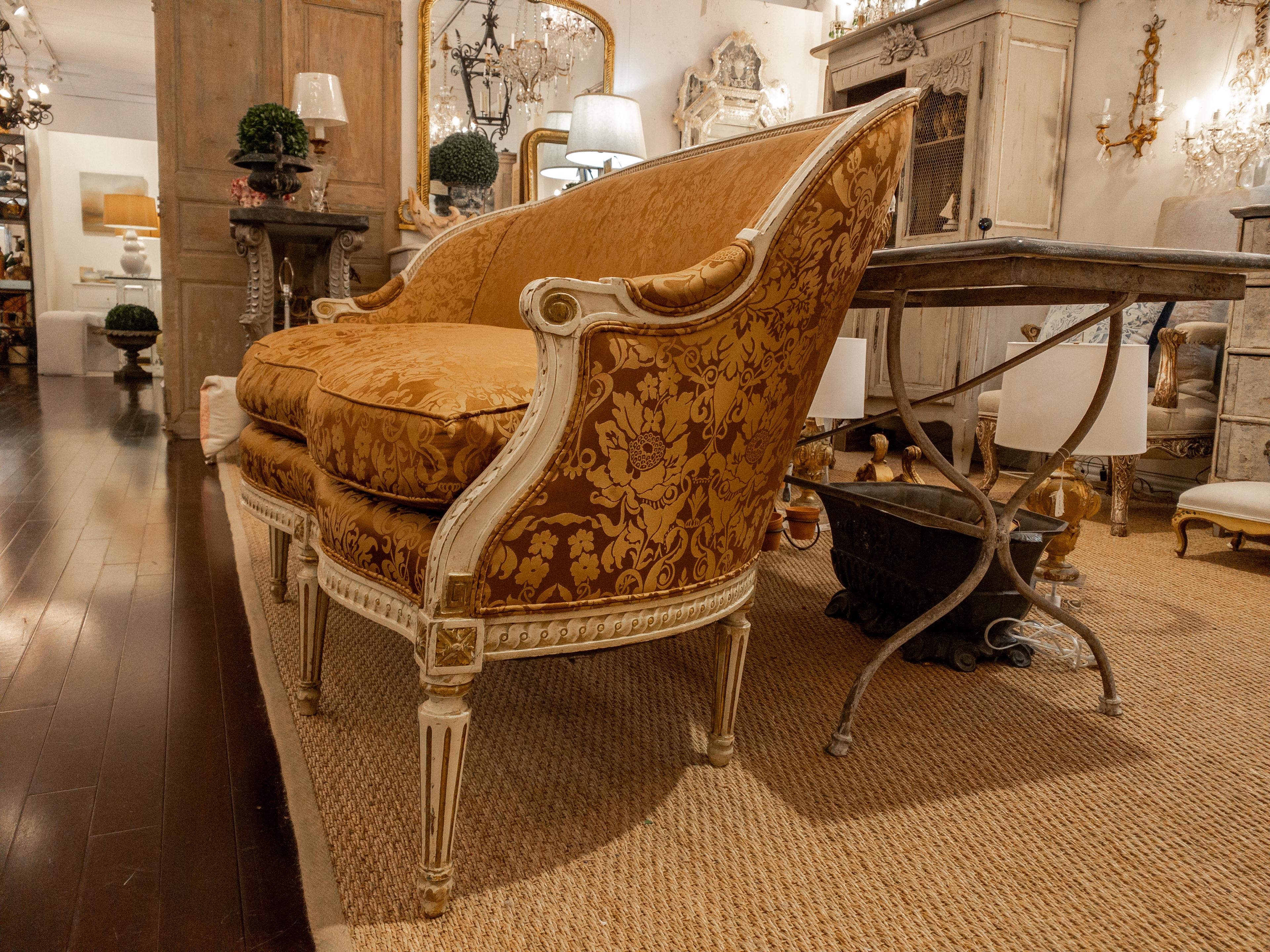 XIXe siècle Canapé peint du 19ème siècle de style Louis XVI, nouvellement Upholstering en vente