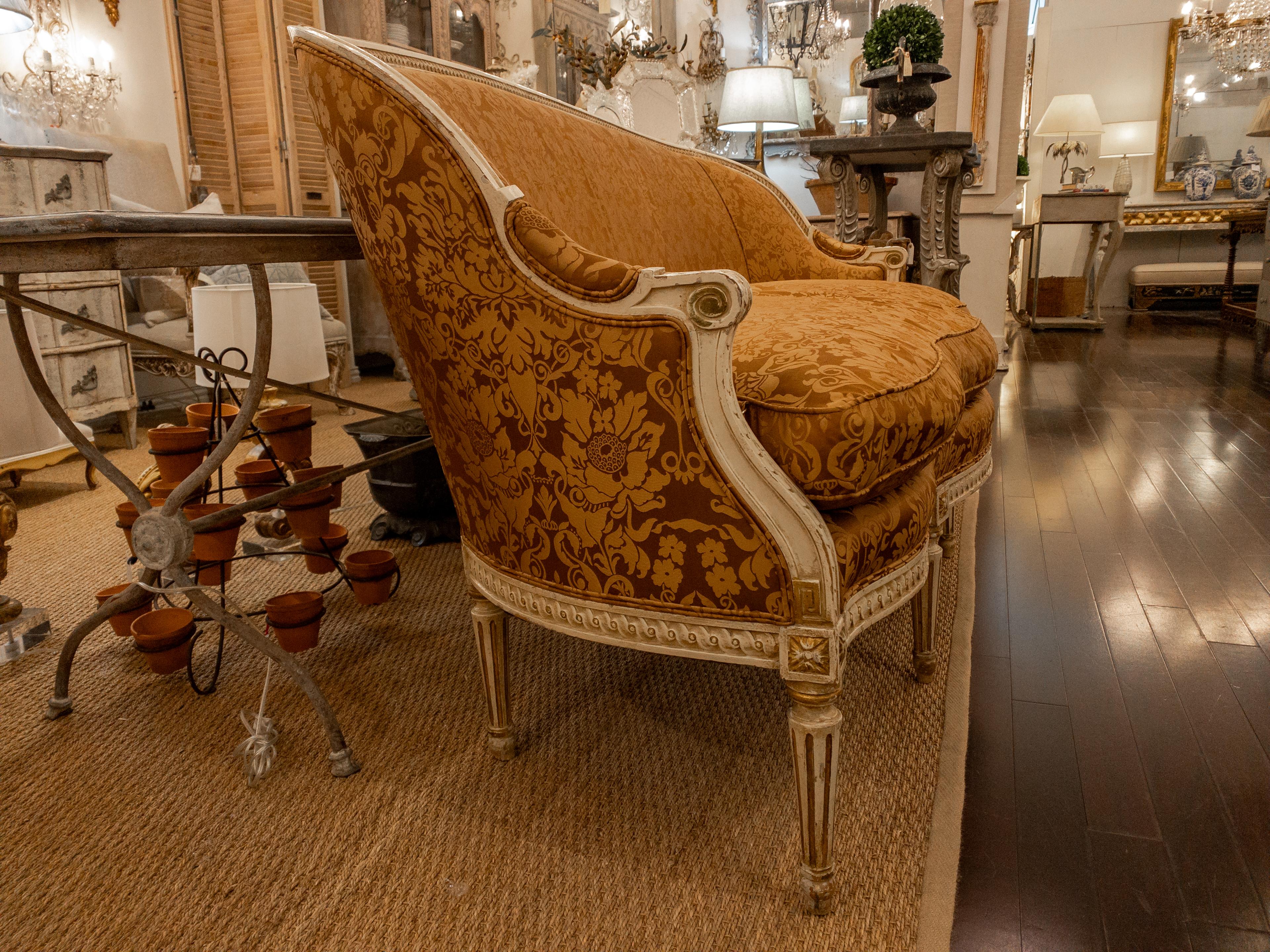 Bois Canapé peint du 19ème siècle de style Louis XVI, nouvellement Upholstering en vente