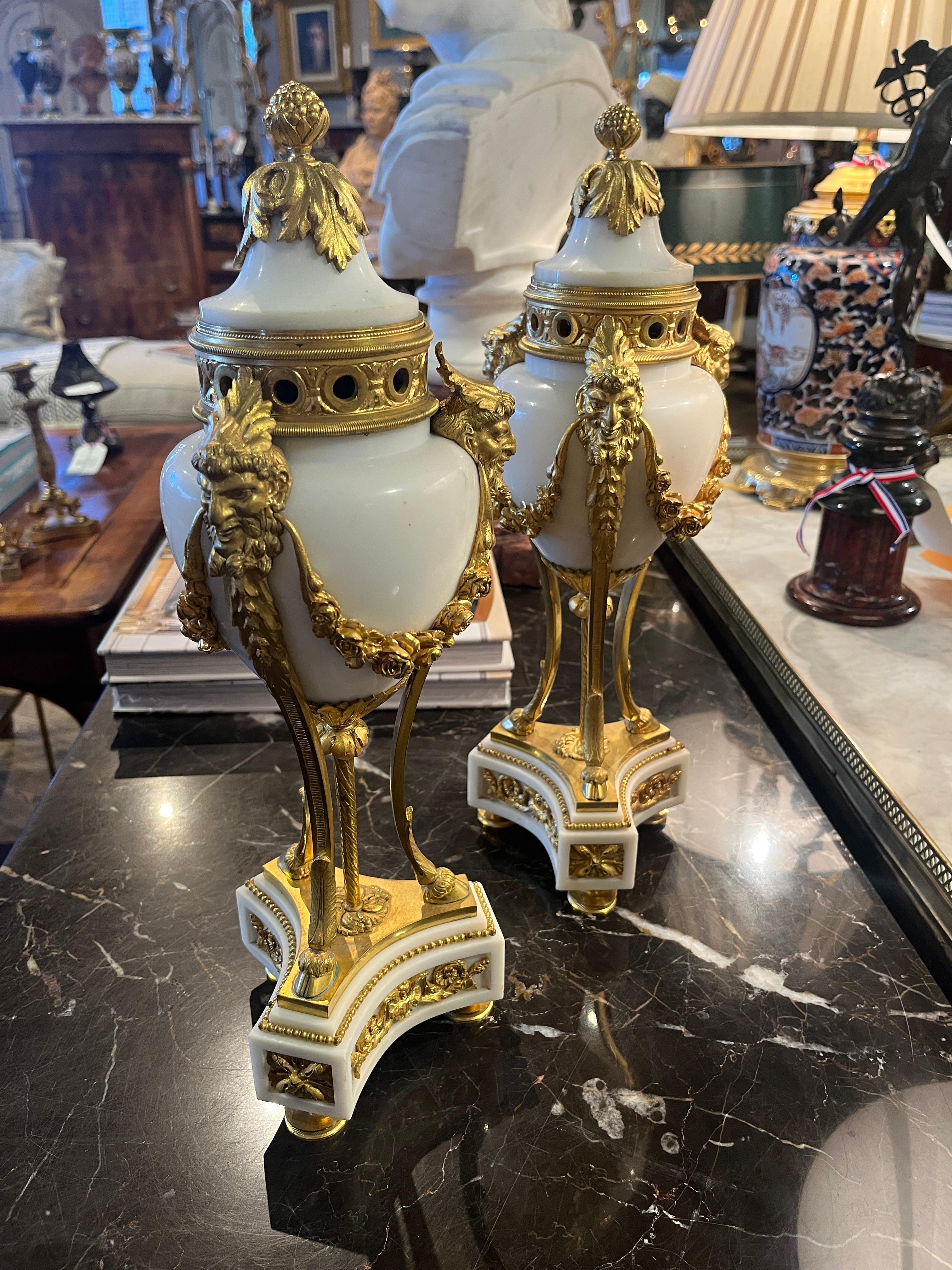 Quemadores de perfume estilo Luis XVI del siglo XIX Europeo en venta