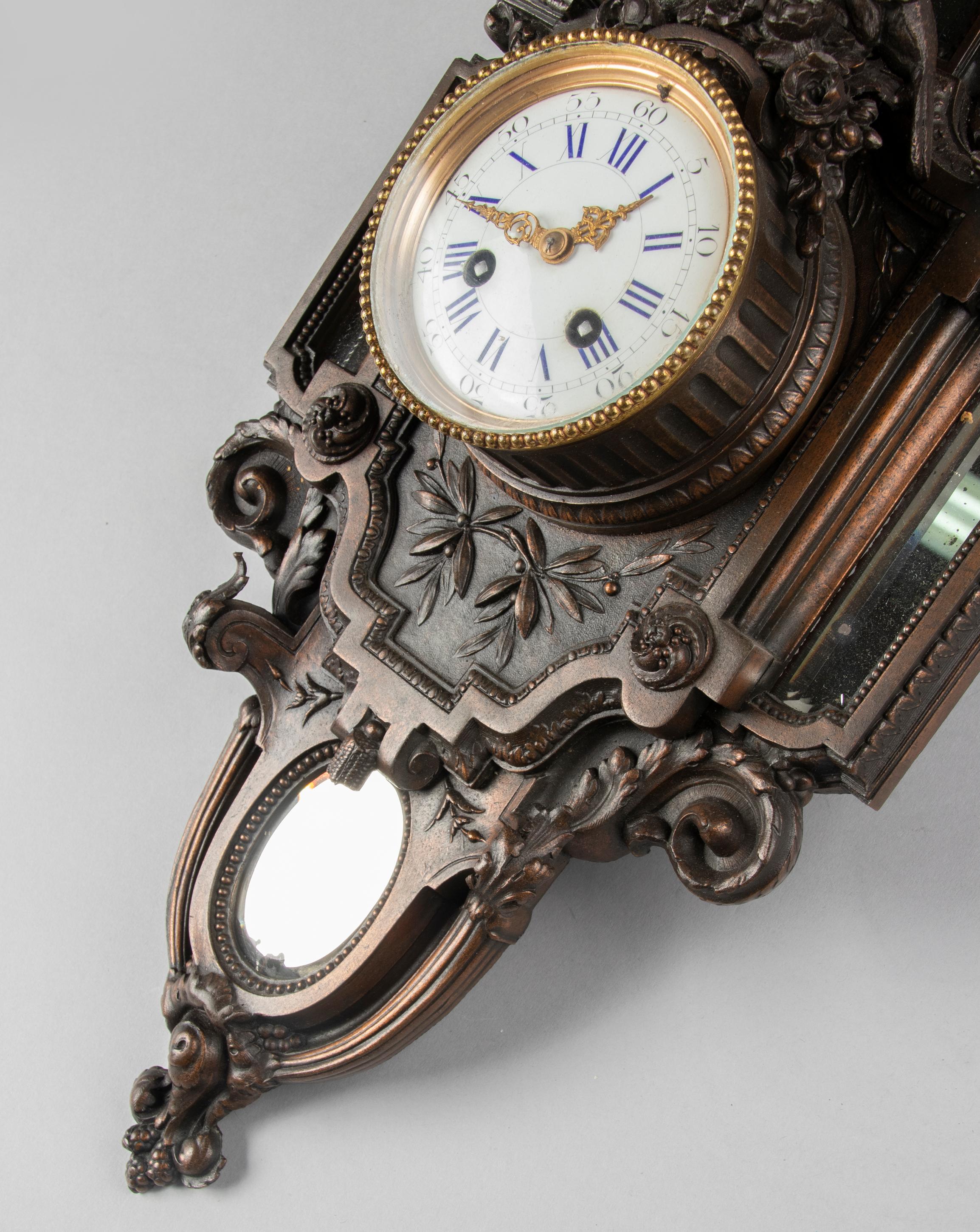19. Jahrhundert Louis XVI Stil Spelter Wand Cartel Uhr (Messing) im Angebot