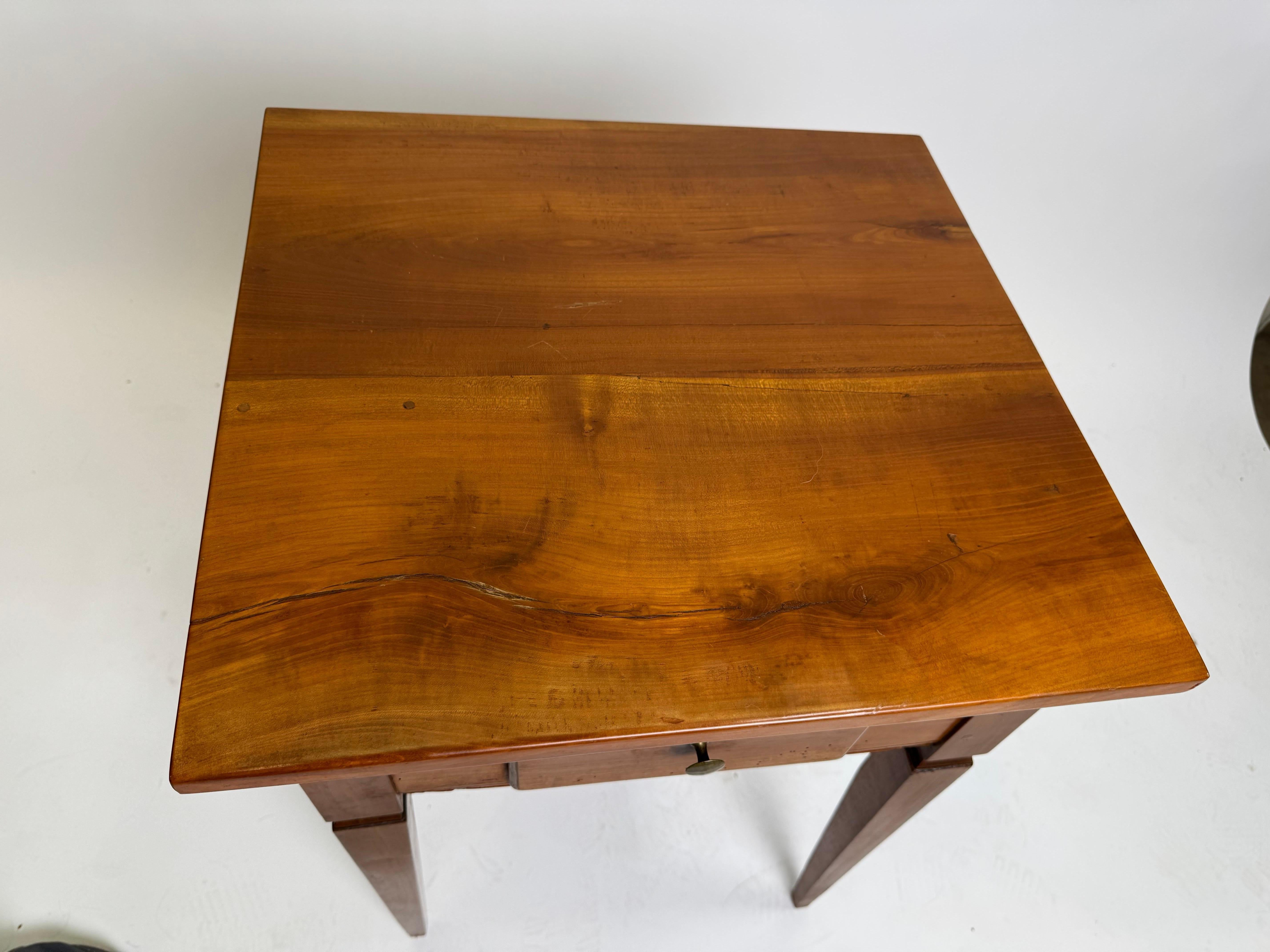 Hand-Carved 19th Century Louis XVI Style Swiss Walnut Table with Drawer For Sale