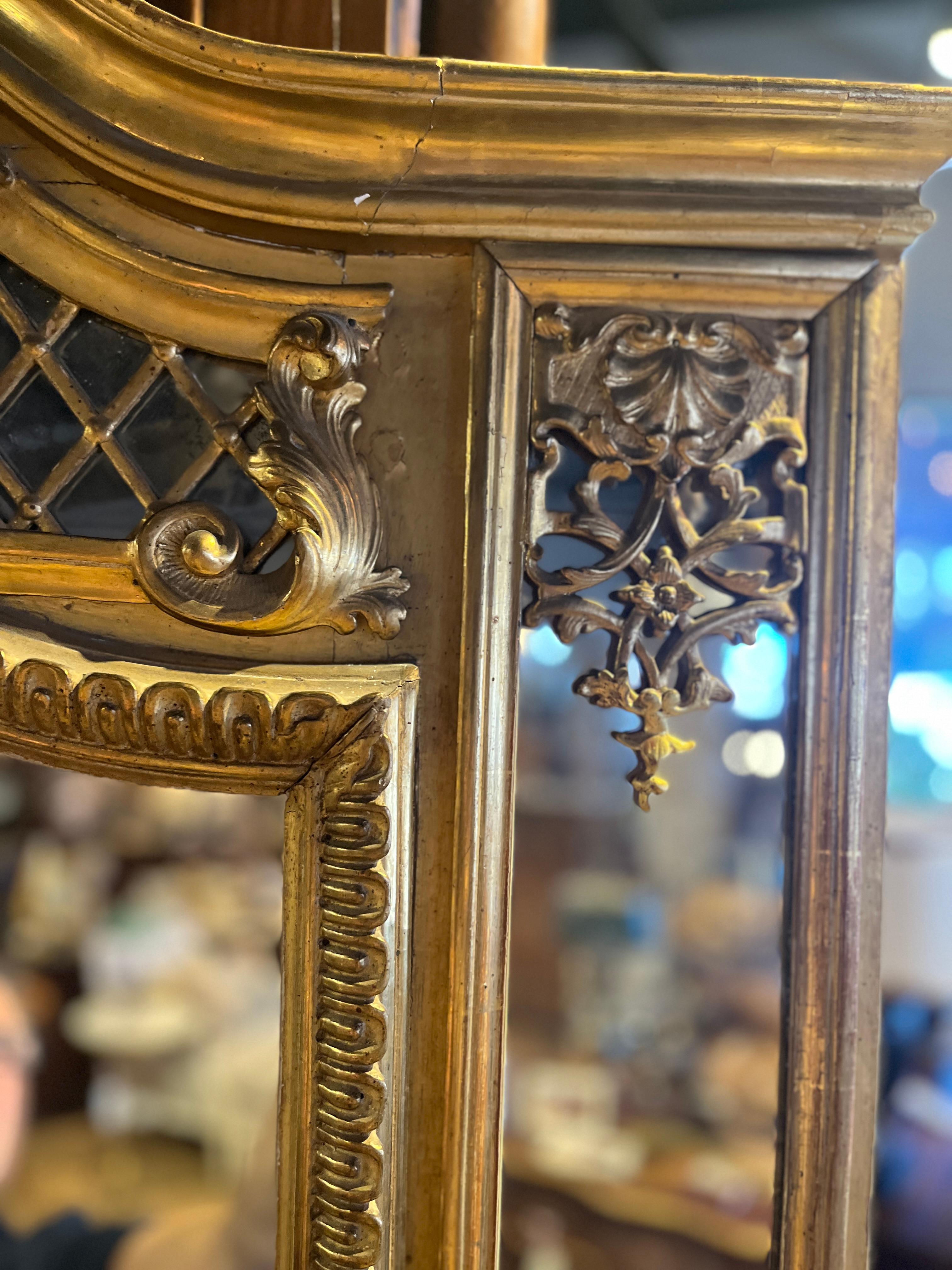 Français Miroir Trumeaux de style Louis XVI du 19ème siècle avec dorure d'origine en vente