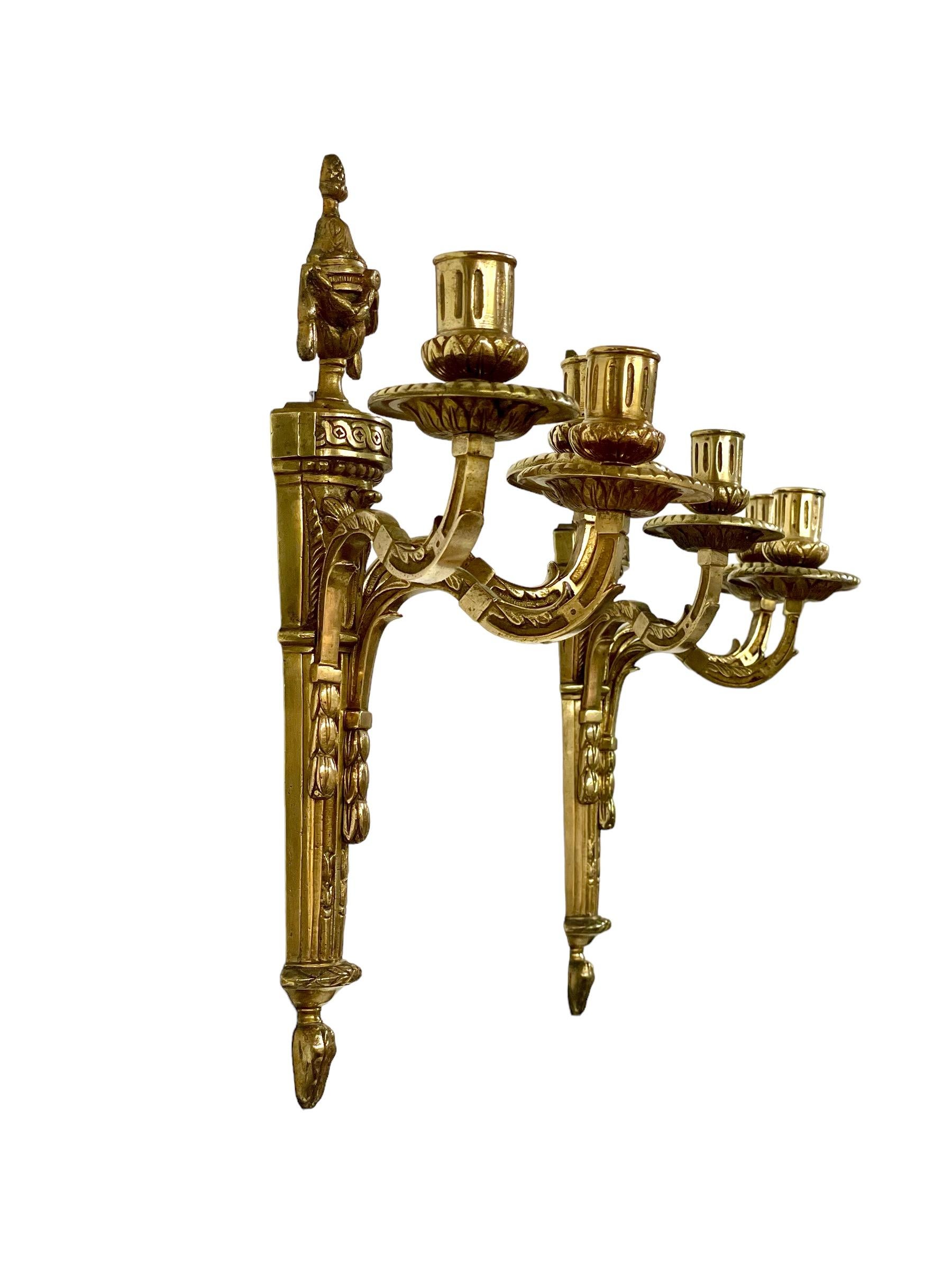 19th Century Pair of French Neoclassical Gilt Bronze Wall Sconces In Good Condition For Sale In LA CIOTAT, FR