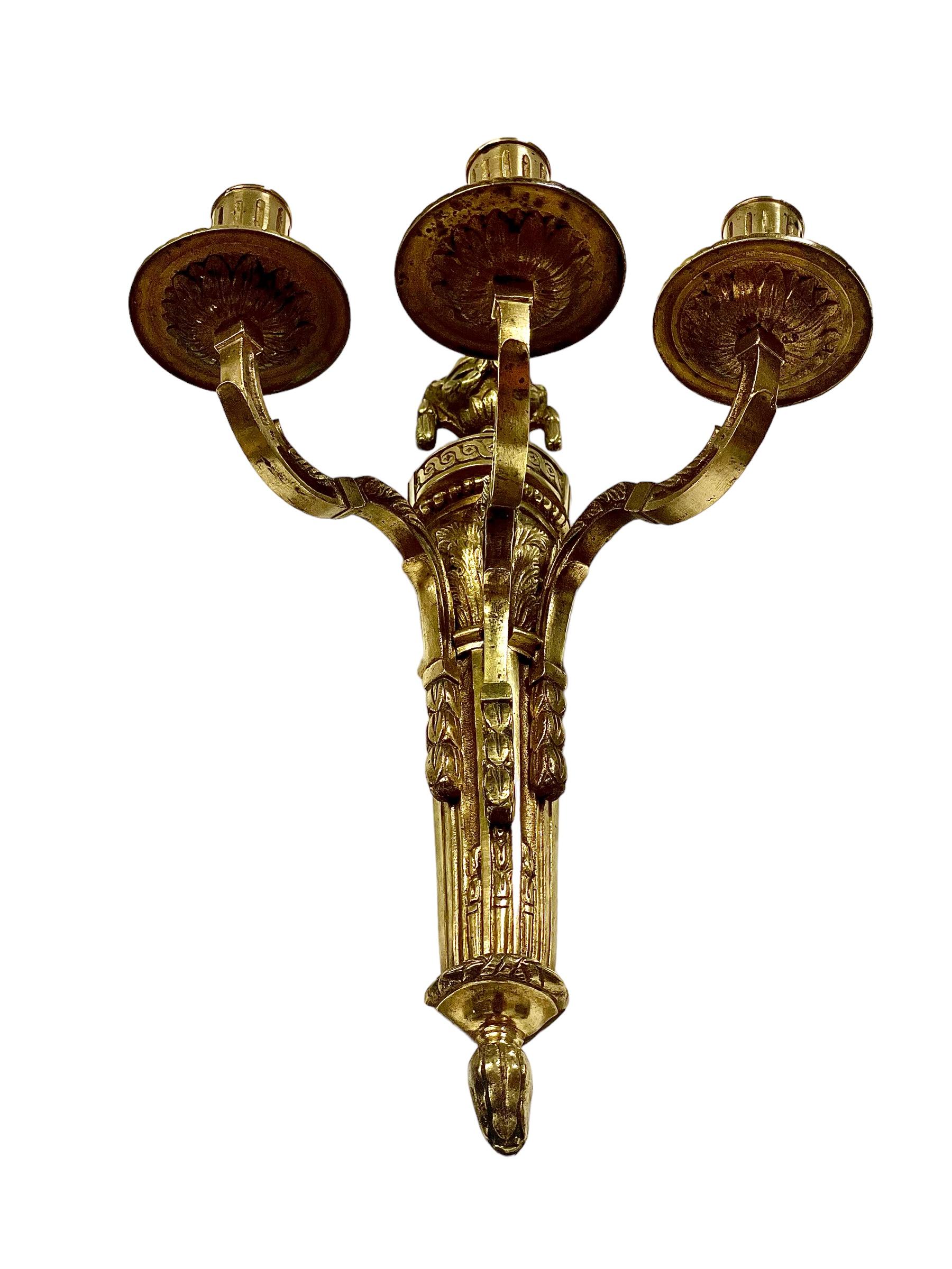 19th Century Pair of French Neoclassical Gilt Bronze Wall Sconces For Sale 3